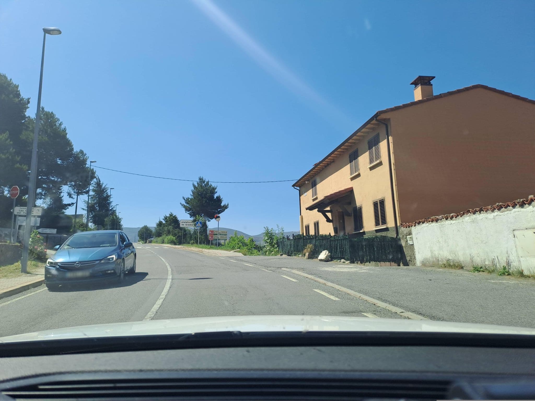 Street view near Pension Rural Almanzor, Mombeltrán — © normanm (CC BY-SA · Mapillary)