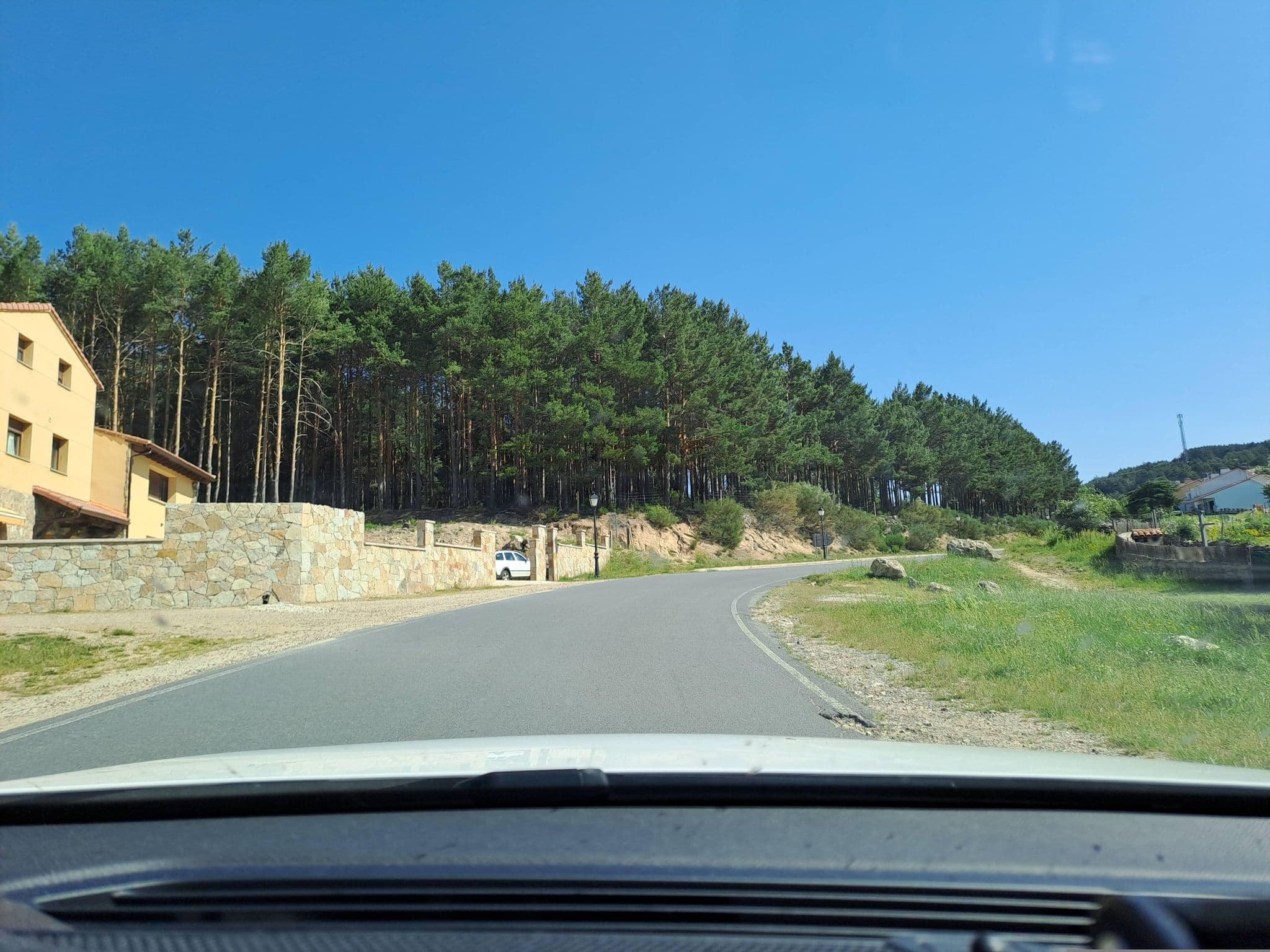 Street view near Casas Rurales Cimera y Brincalobitos, Mombeltrán — © normanm (CC BY-SA · Mapillary)