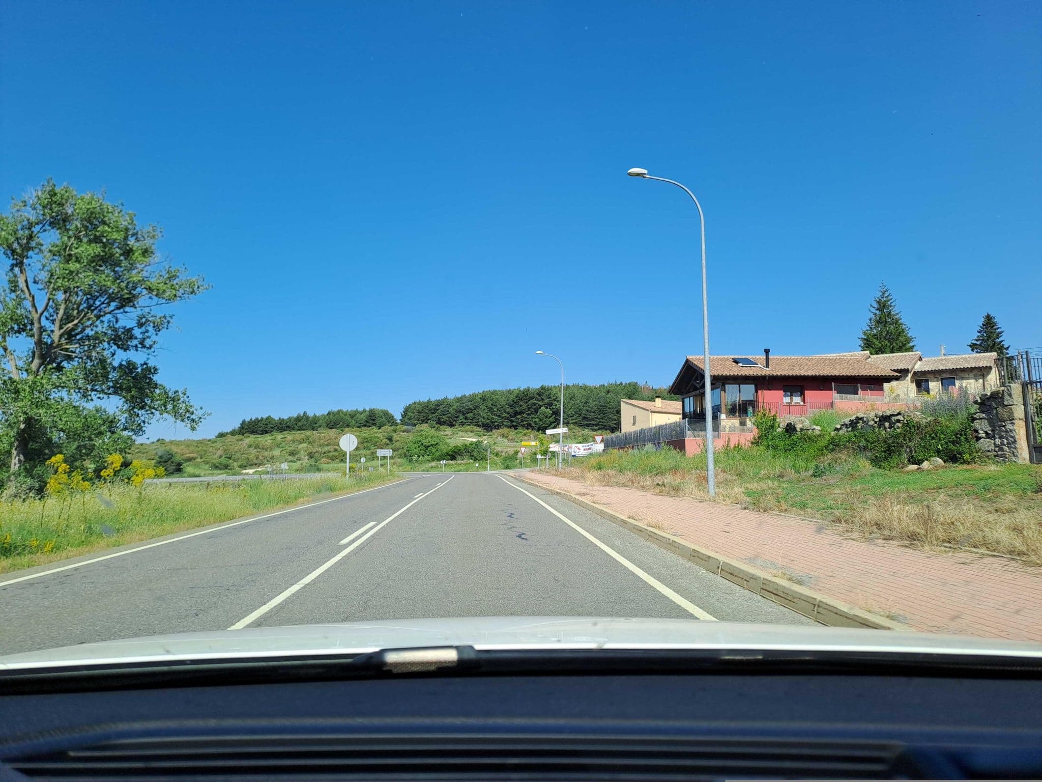 Street view near Tinao de Gredos, Mombeltrán — © normanm (CC BY-SA · Mapillary)