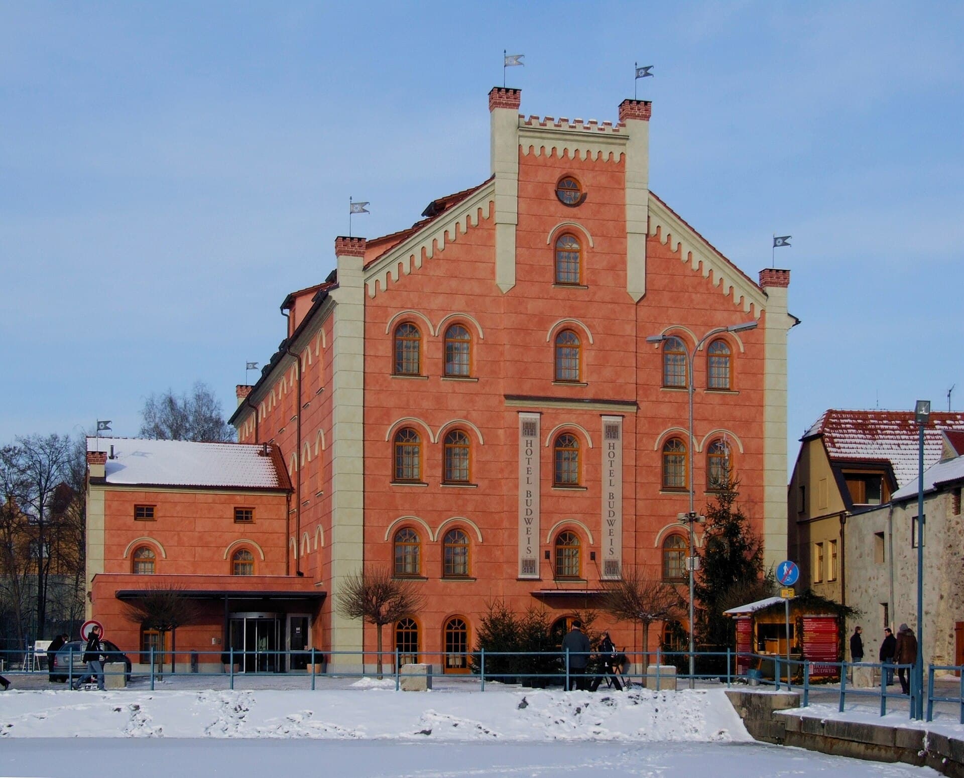 Hotel Budweis (via Wikimedia Commons, CC BY-SA 3.0)
