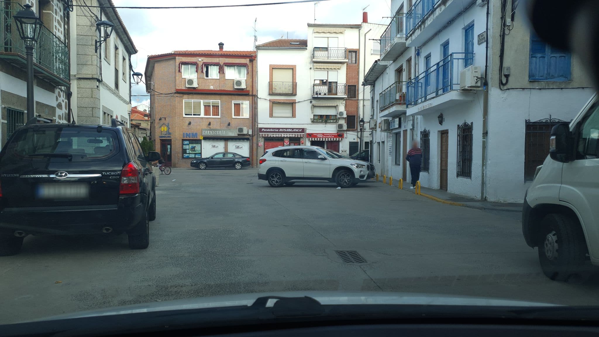 Street view near El Hotelito, Navaluenga — © nyk0la3 (CC BY-SA · Mapillary)