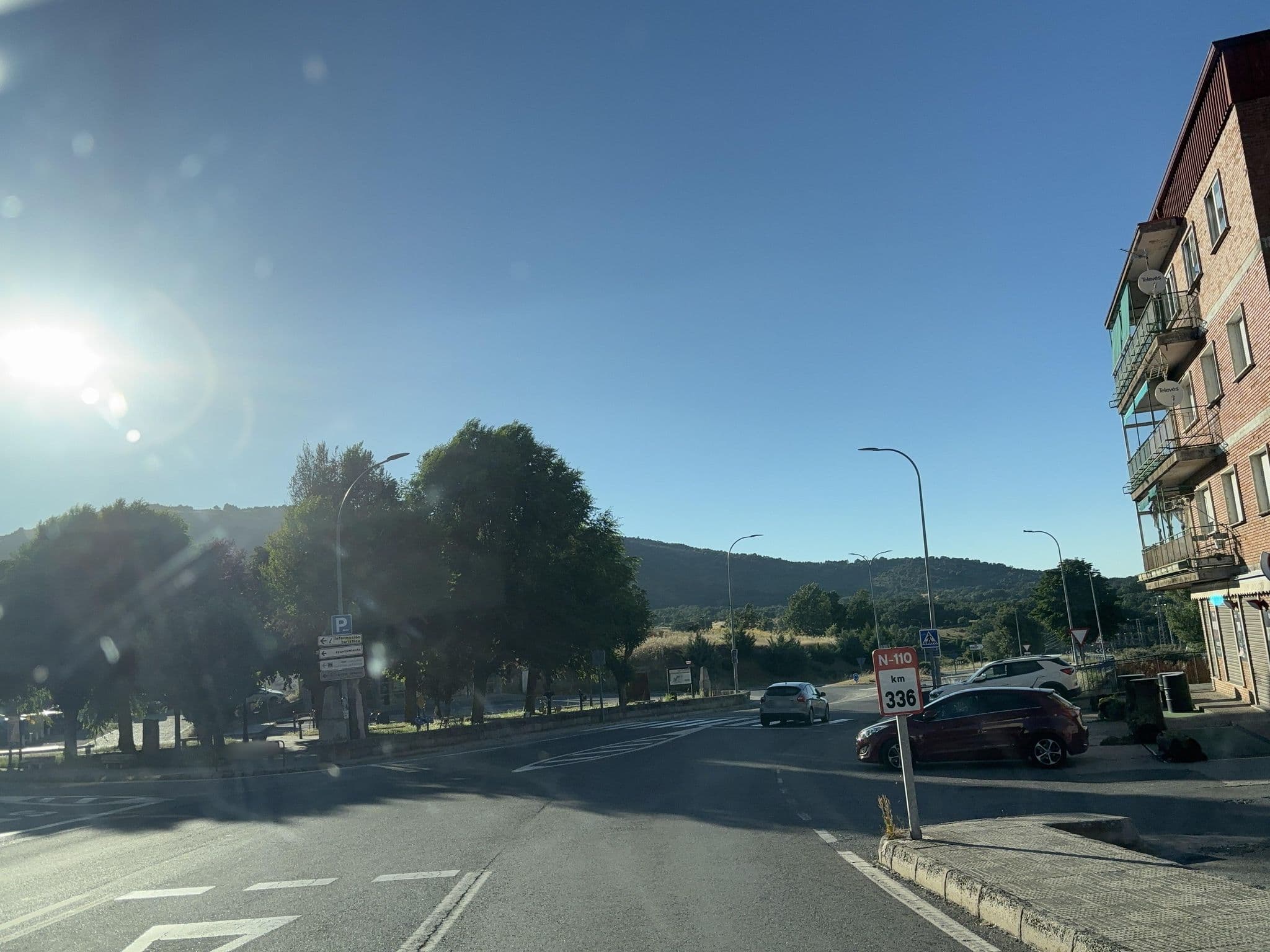 Street view near Hotel Bellavista, El Barco de Ávila — © seraq (CC BY-SA · Mapillary)