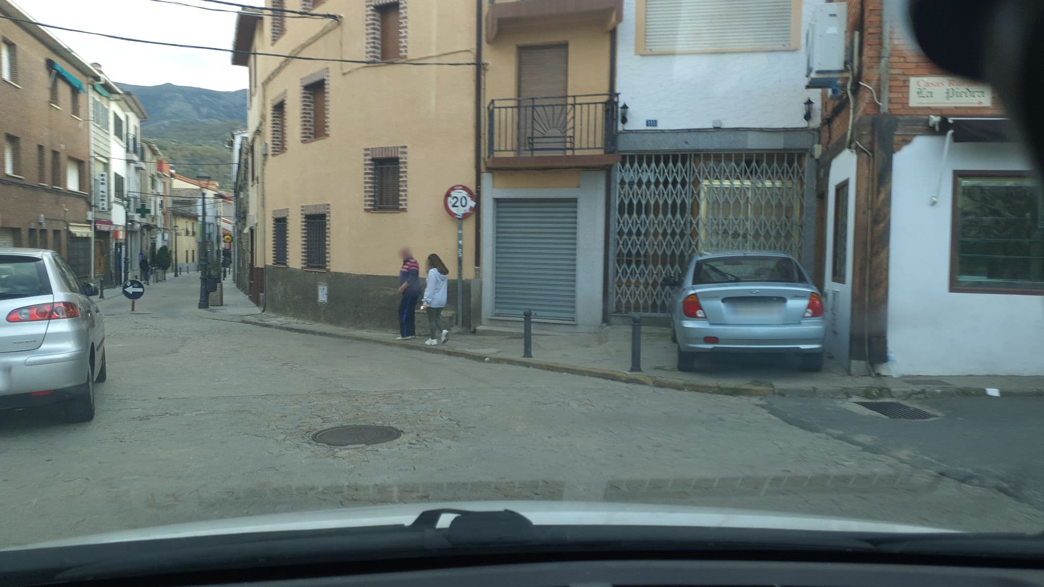 Street view near Casa rural El Venero, Navaluenga — © nyk0la3 (CC BY-SA · Mapillary)
