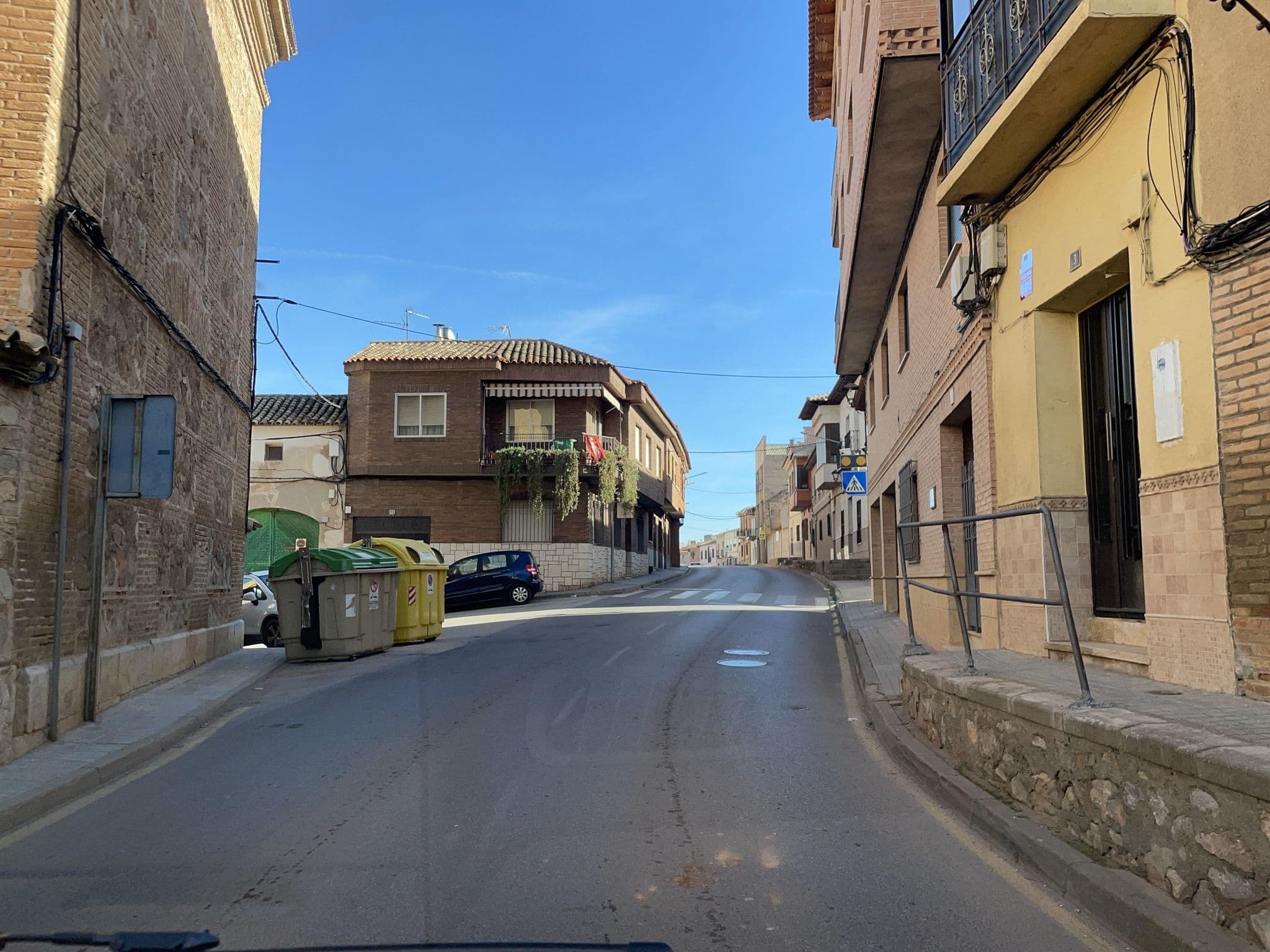 Street view near Apartamentos Turisticos la vida de antes, Consuegra — © seraq (CC BY-SA · Mapillary)