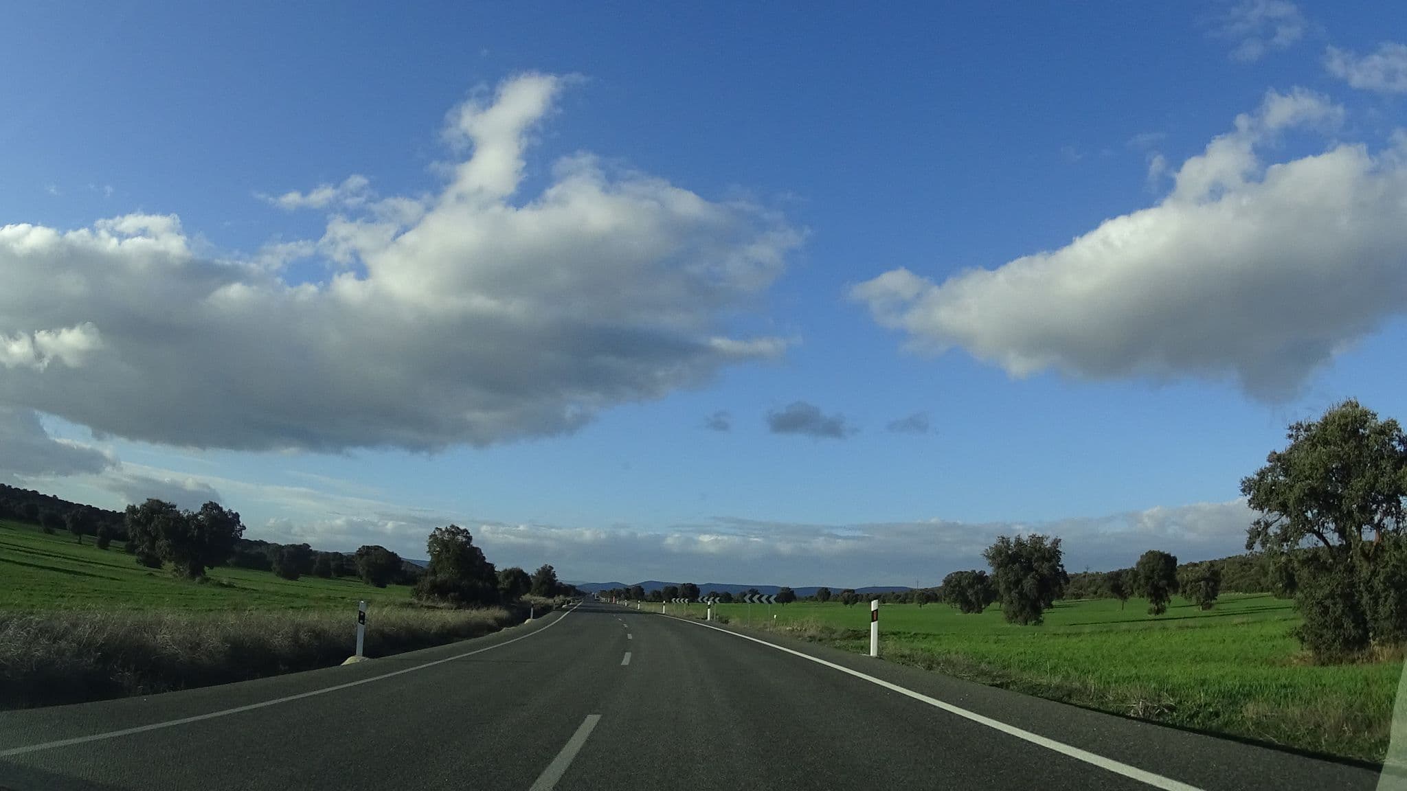 Street view near Hotel Restaurante El Raso, Urda — © robertogeb (CC BY-SA · Mapillary)