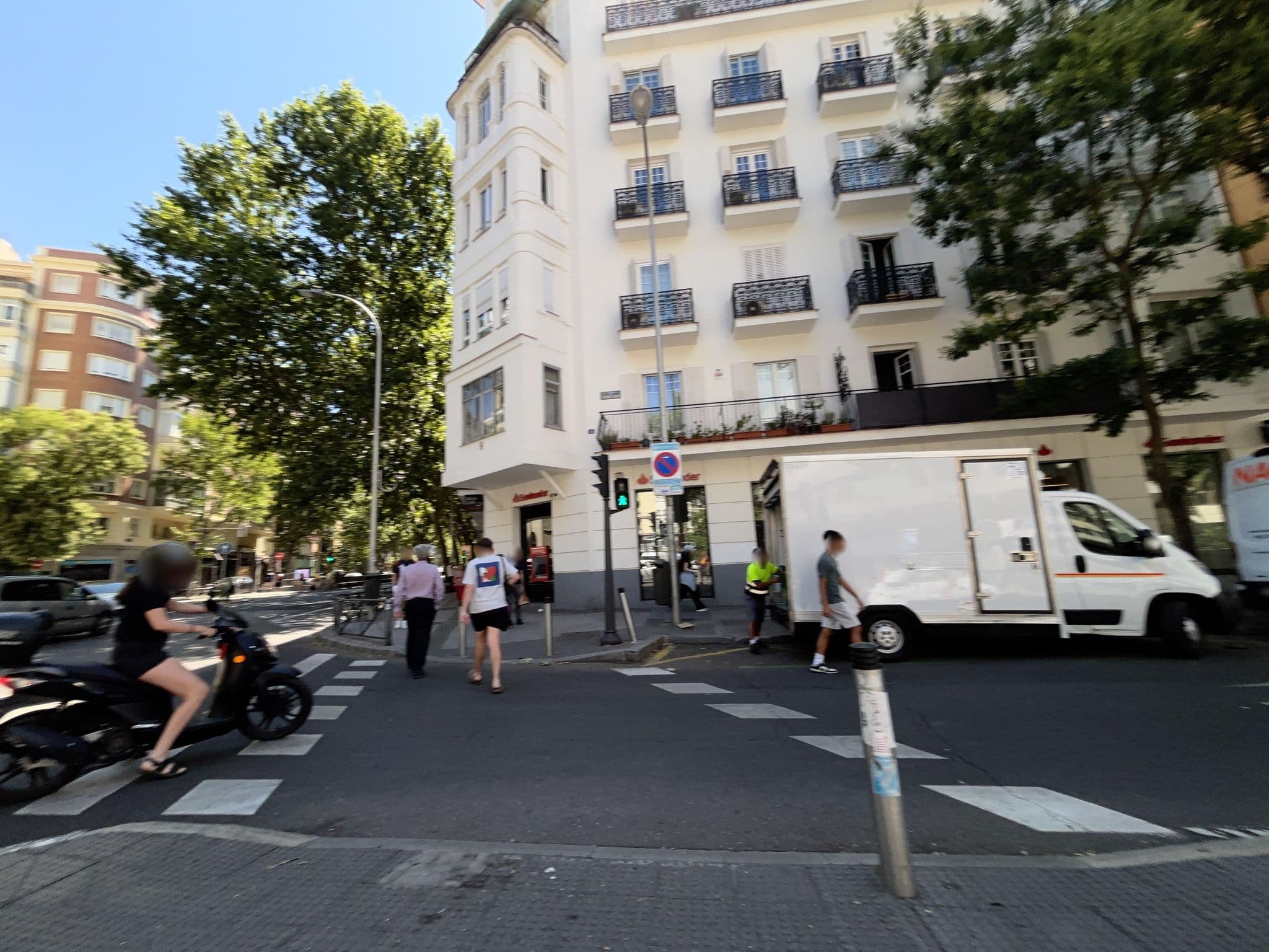 Street view near Rooms Arguelles 58, Argüelles — © seraq (CC BY-SA · Mapillary)
