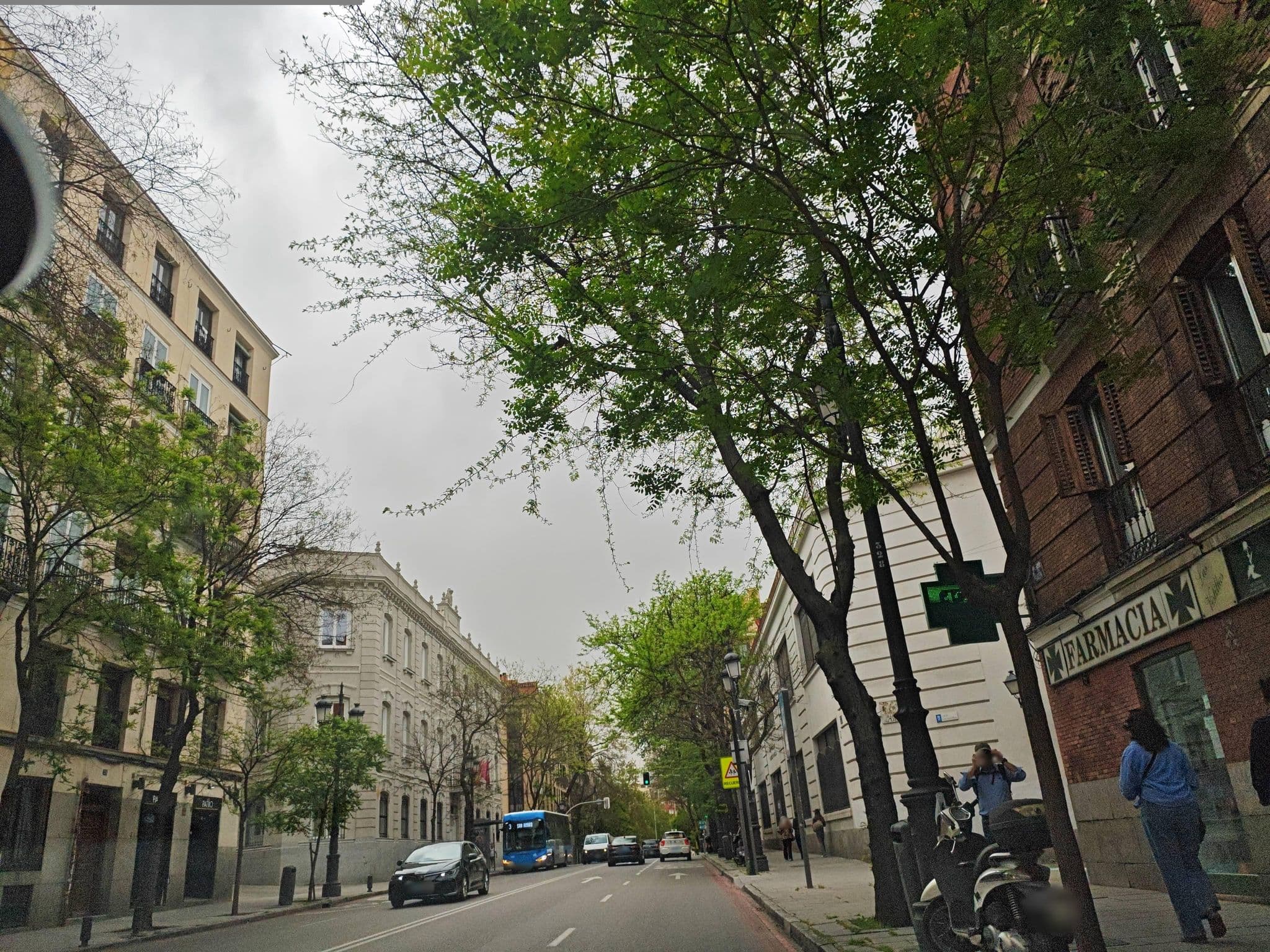 Street view near Abracadabra Bed & Breakfast, Palacio — © polkillas (CC BY-SA · Mapillary)