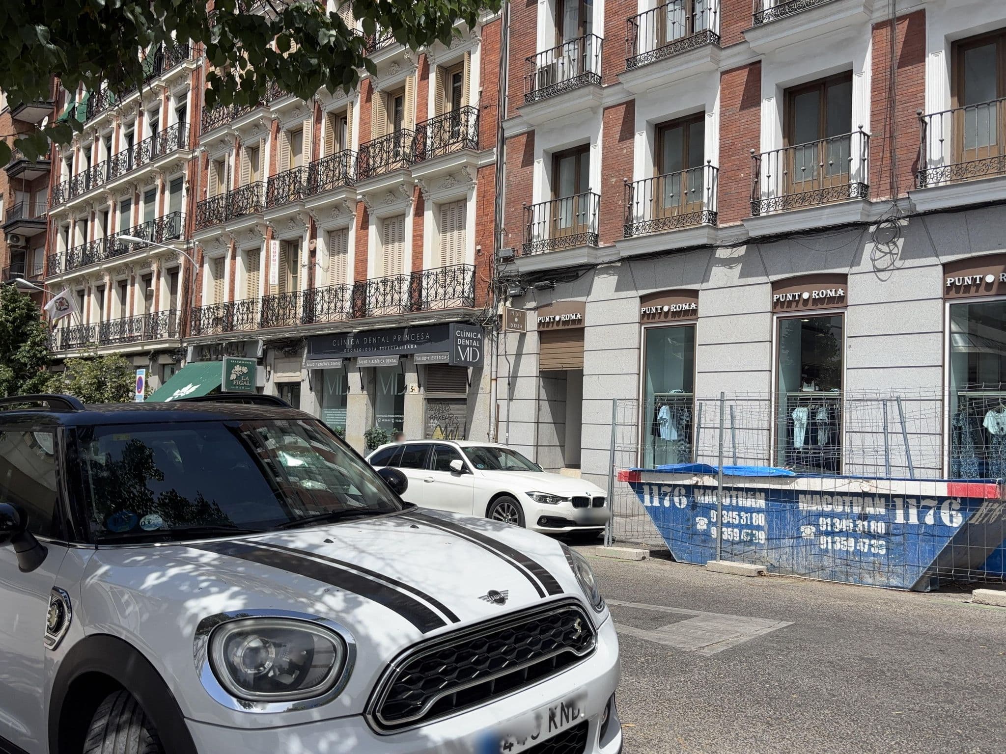 Street view near Hostal El Brezo, Argüelles — © seraq (CC BY-SA · Mapillary)