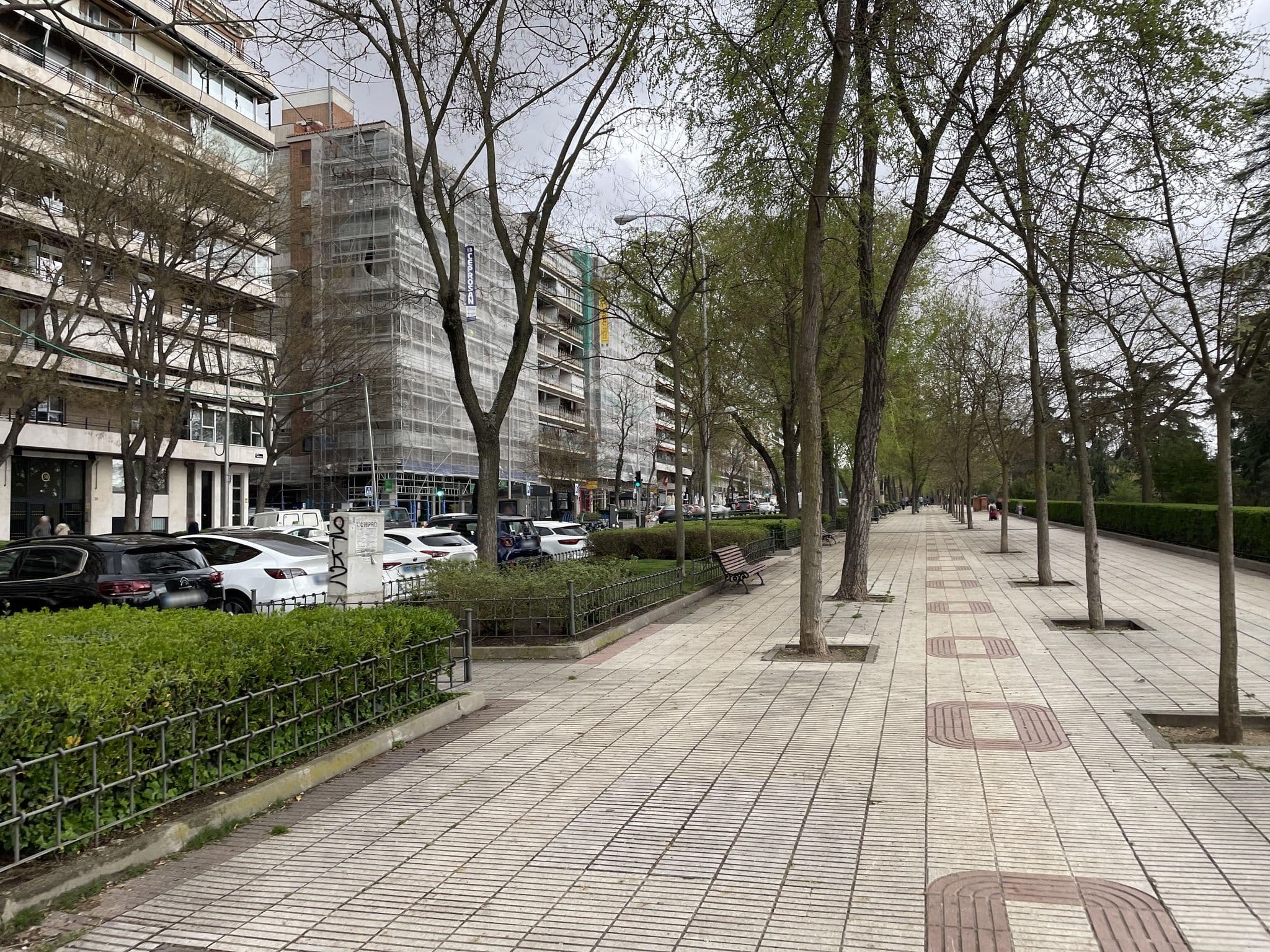 Street view near Aparta-Hotel Rosales Quinta 40, Argüelles — © seraq (CC BY-SA · Mapillary)