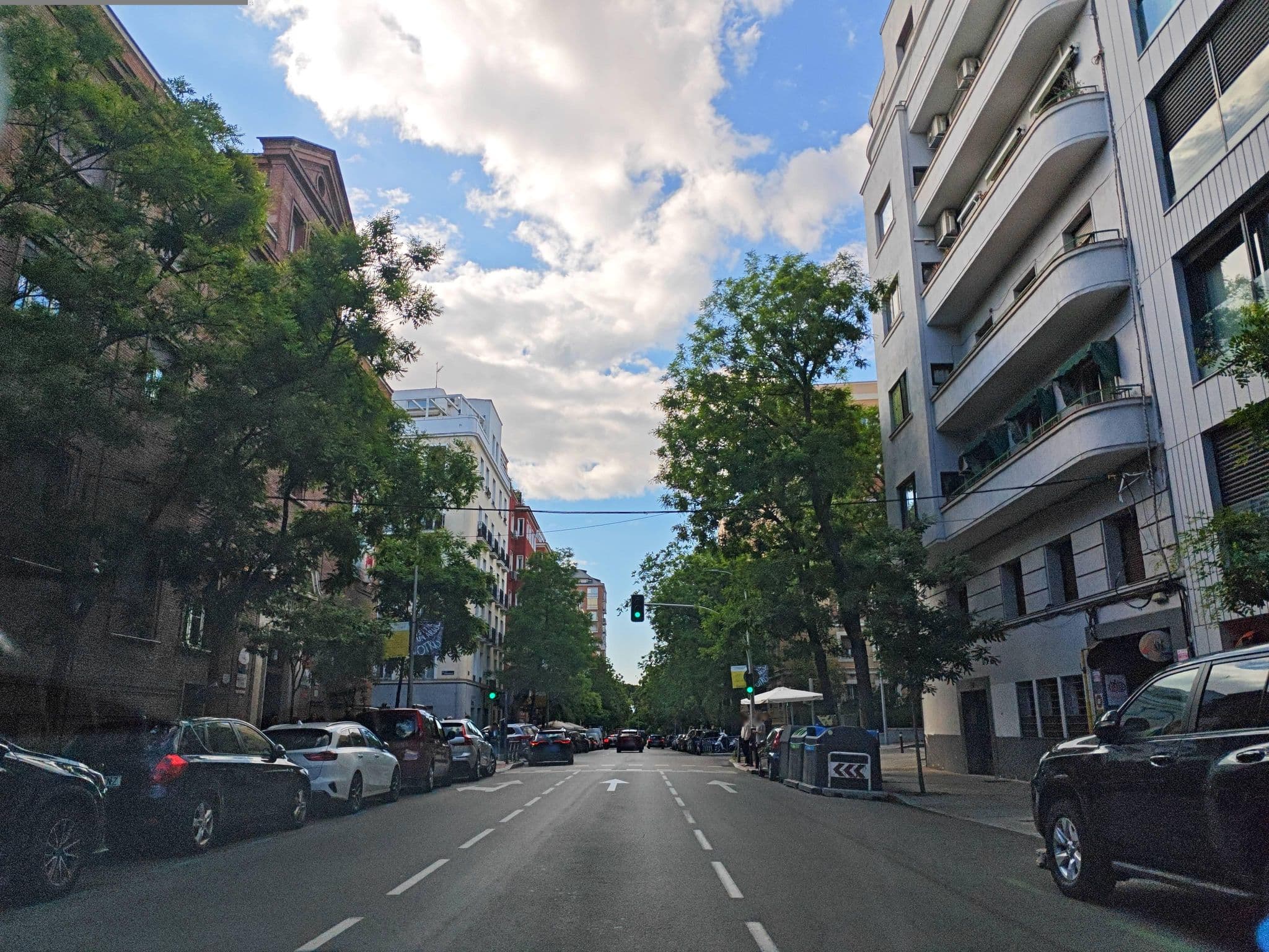 Street view near Colegio Sagrado Corazón De Jesus, Argüelles — © polkillas (CC BY-SA · Mapillary)