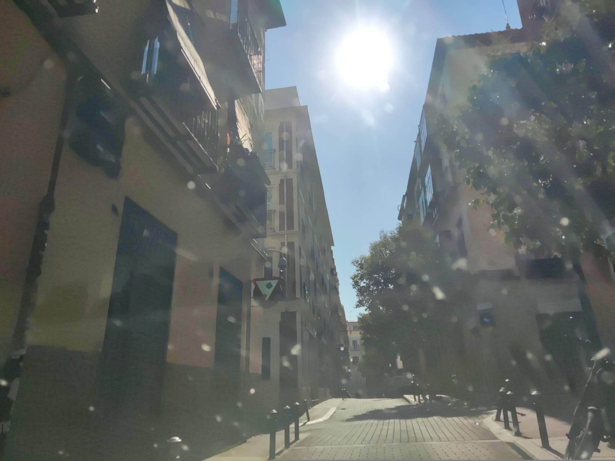 Street view near Apartamentos Camino del Prado, Embajadores — © polkillas (CC BY-SA · Mapillary)