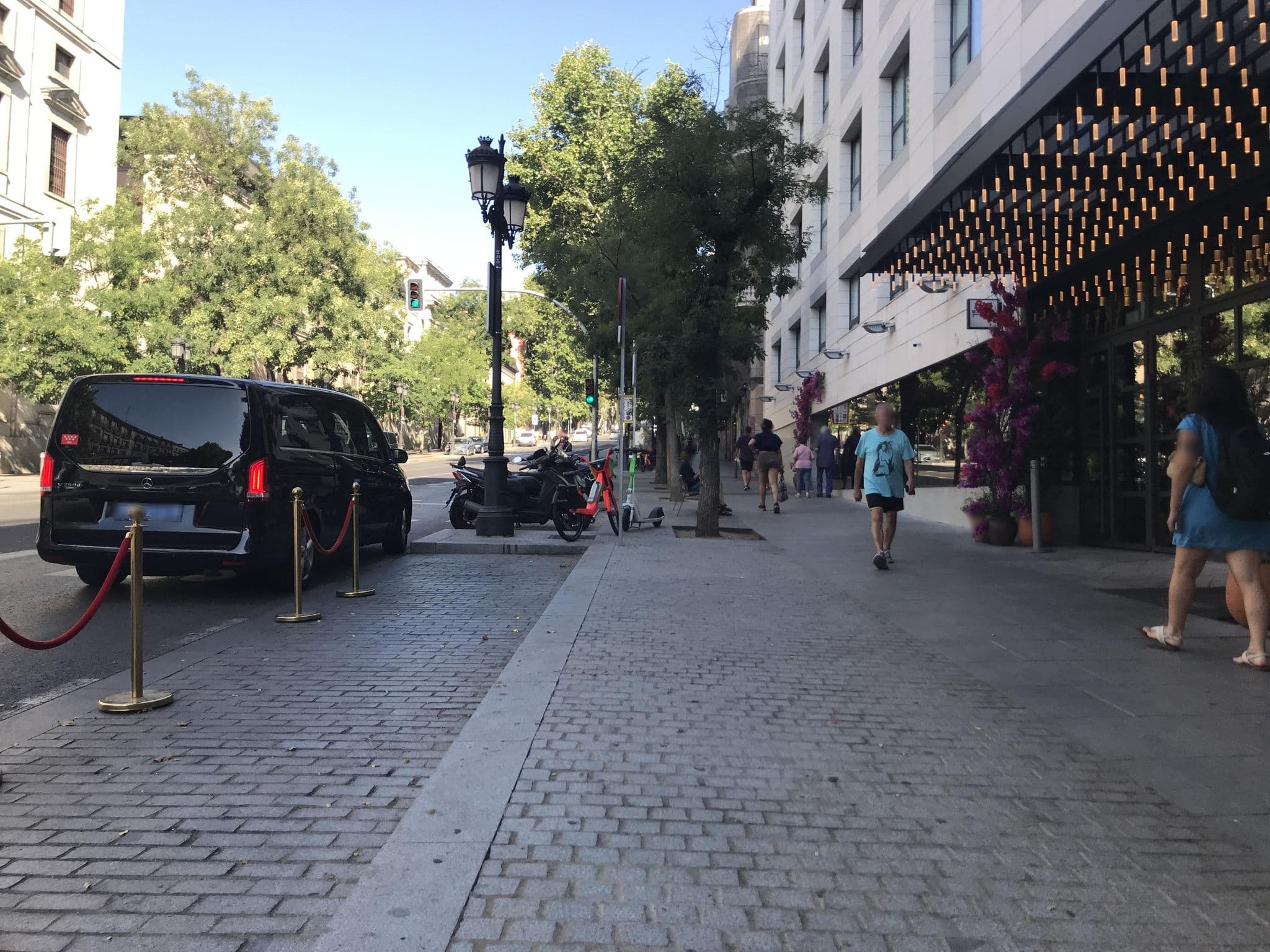 Street view near Hotel Husa Paseo del Arte, Lavapiés — © miguel_andrade (CC BY-SA · Mapillary)