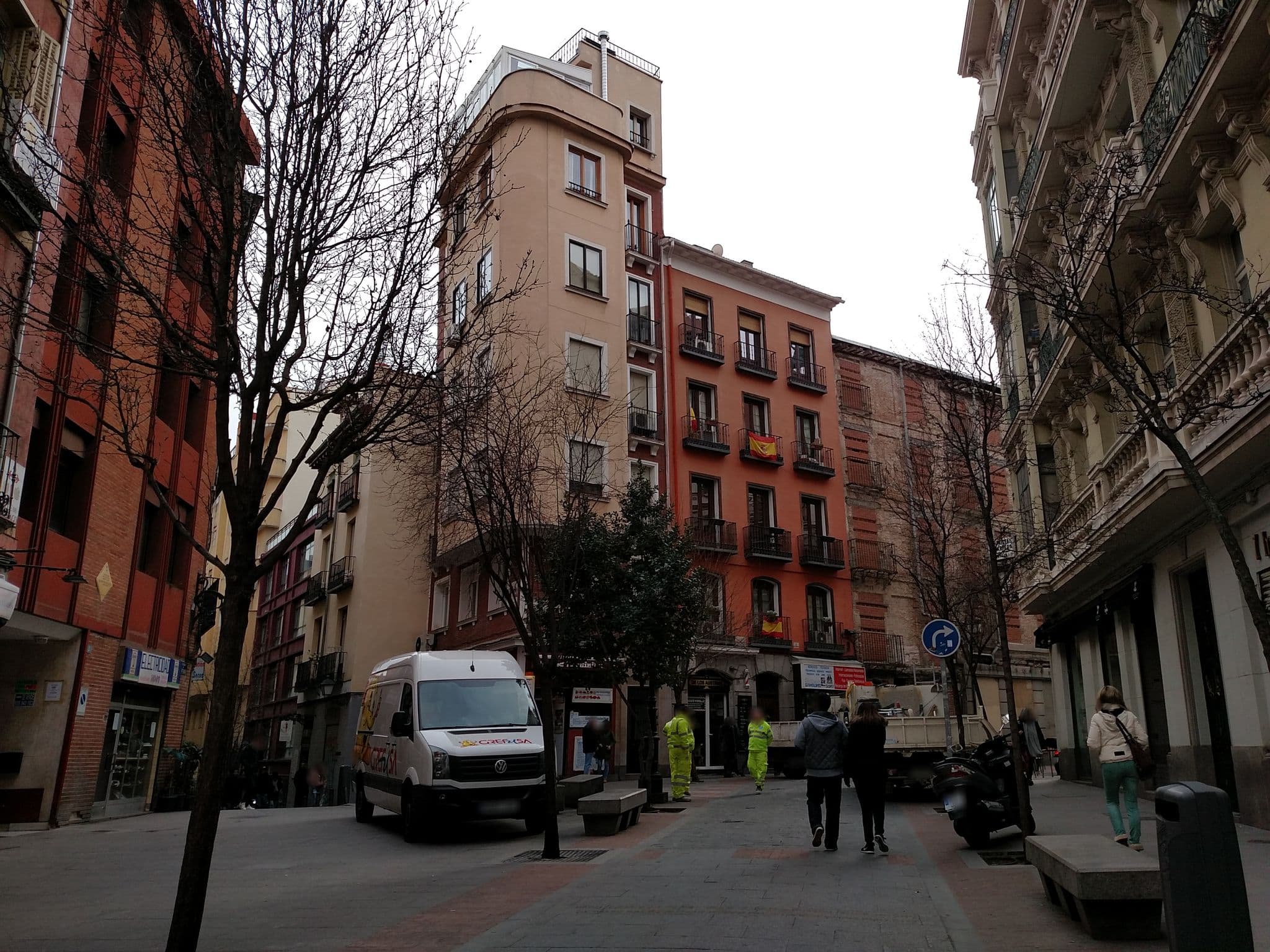 Street view near The Citadel by Pillow, La Latina — © denisaraujo68 (CC BY-SA · Mapillary)
