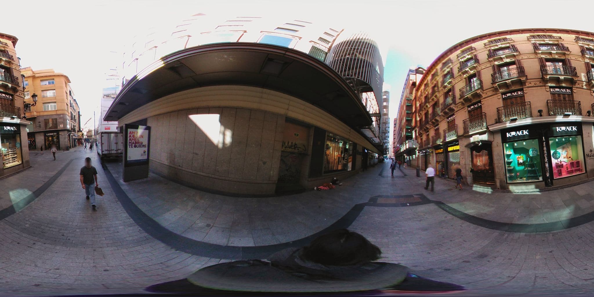 Street view near La'coma Haus, Madrid Centro — © ccossio (CC BY-SA · Mapillary)