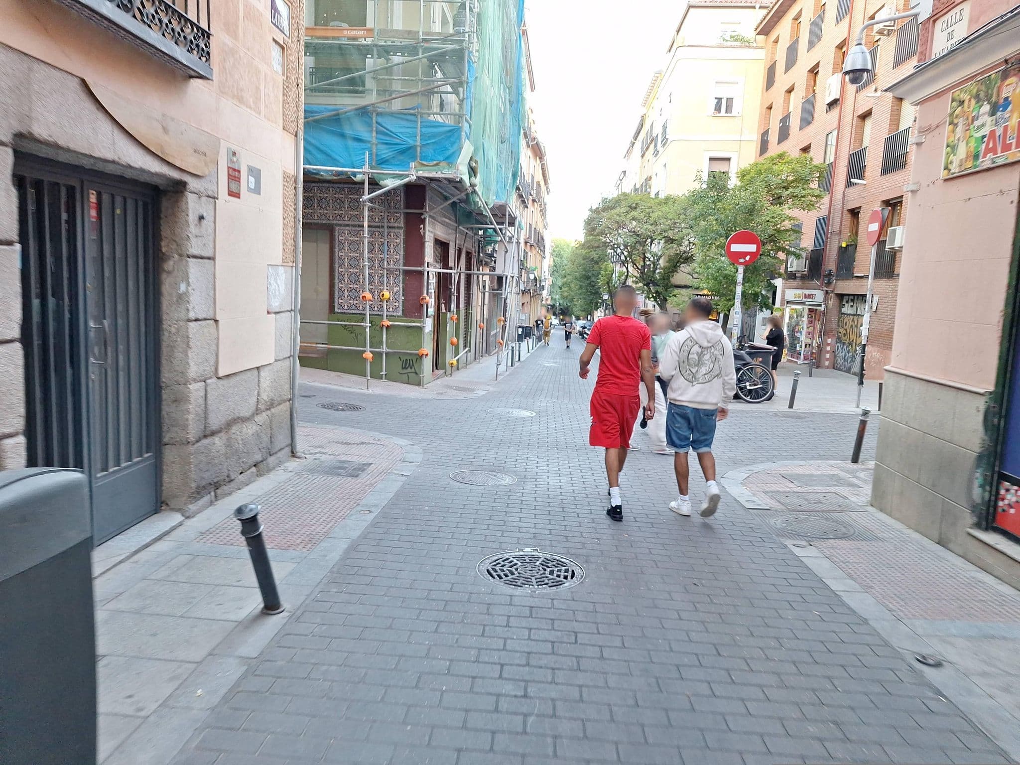 Street view near Apartamentos Tirso de Molina, Embajadores — © Albergarri788 (CC BY-SA · Mapillary)