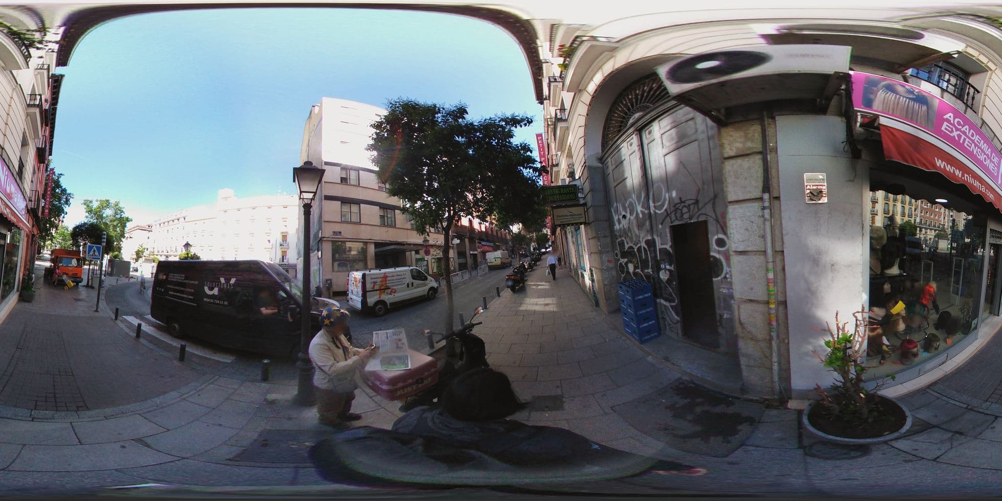 Street view near Descanso, Madrid Centro — © ccossio (CC BY-SA · Mapillary)