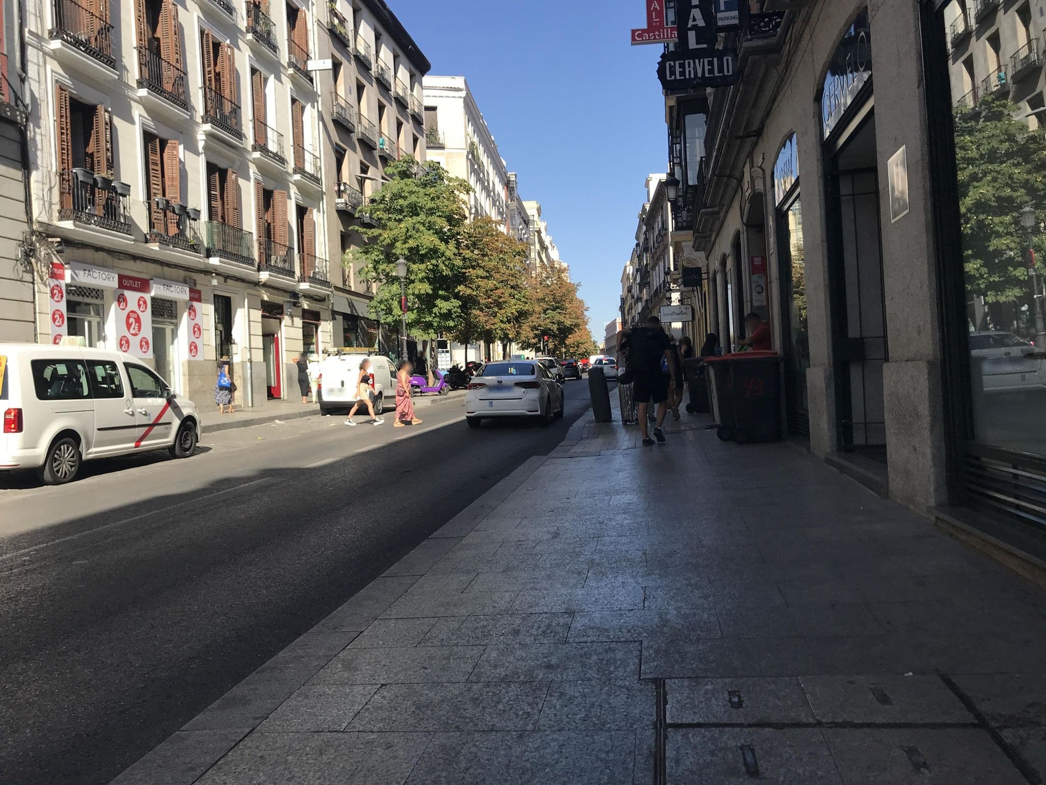 Street view near Hostal Zabala, Embajadores — © miguel_andrade (CC BY-SA · Mapillary)