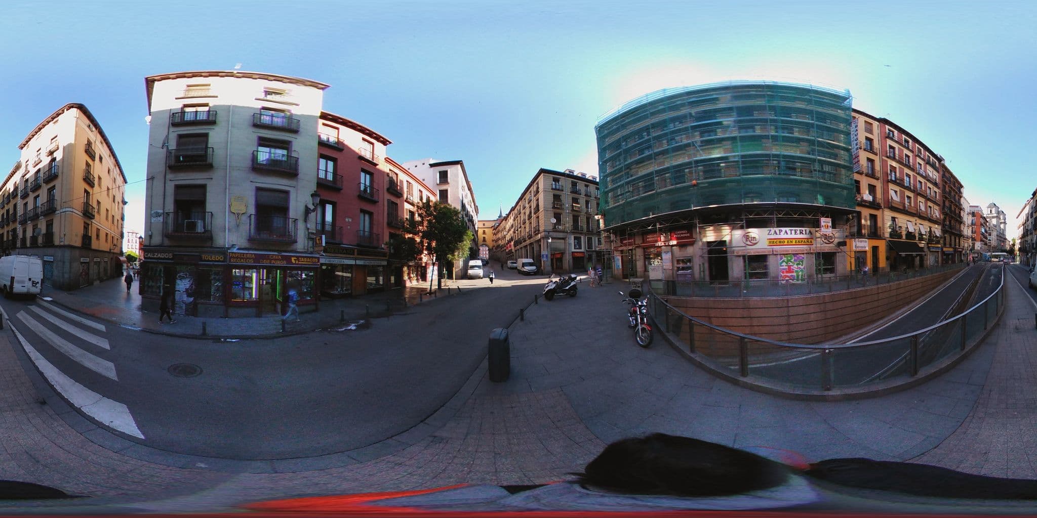 Street view near LH apartments, La Latina — © ccossio (CC BY-SA · Mapillary)