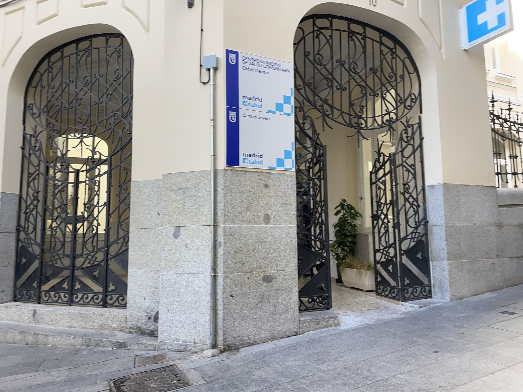 Street view near Soho Boutique Opera, Madrid Centro — © seraq (CC BY-SA · Mapillary)