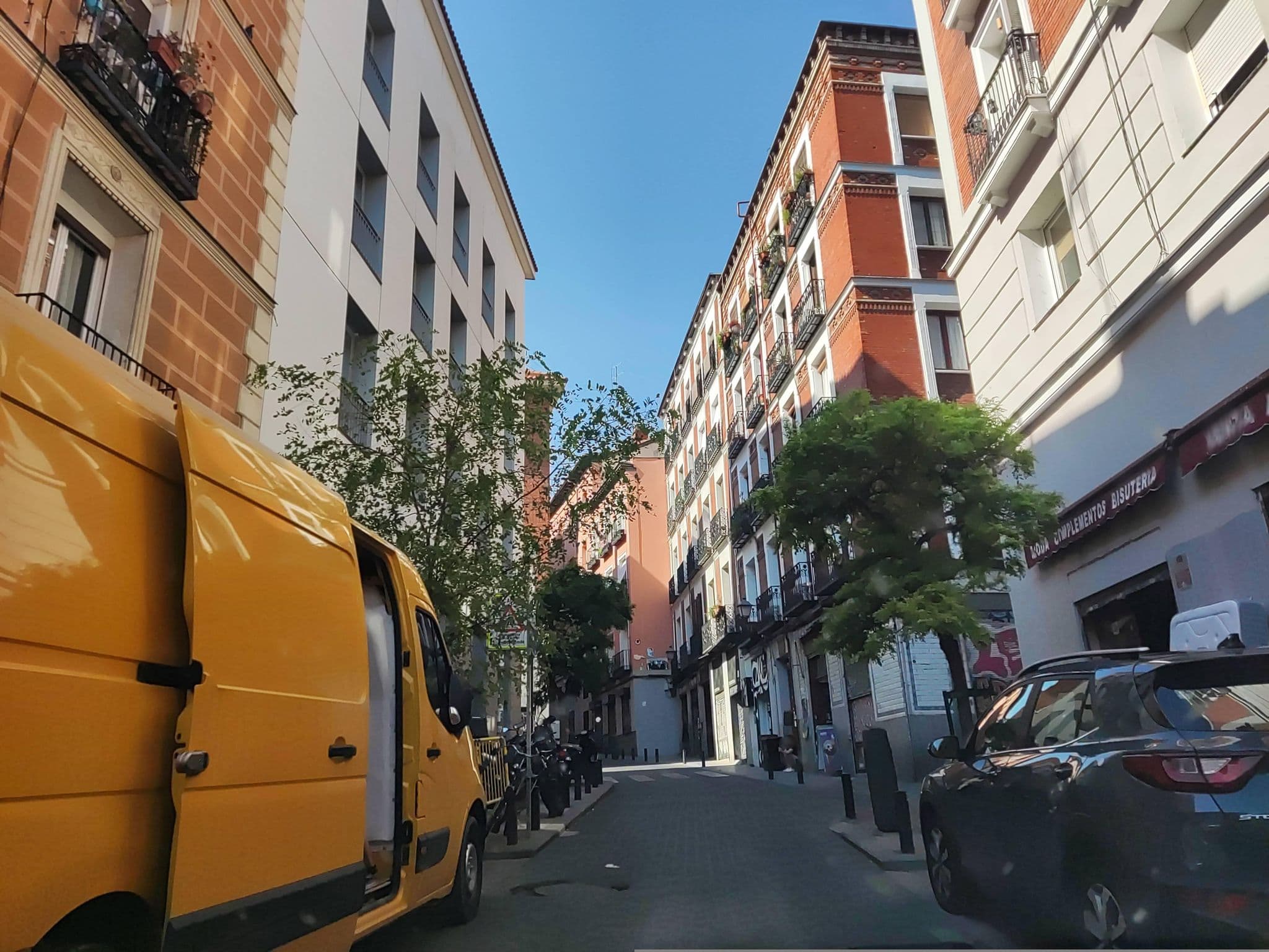 Street view near Downtown Apartments, Embajadores — © polkillas (CC BY-SA · Mapillary)