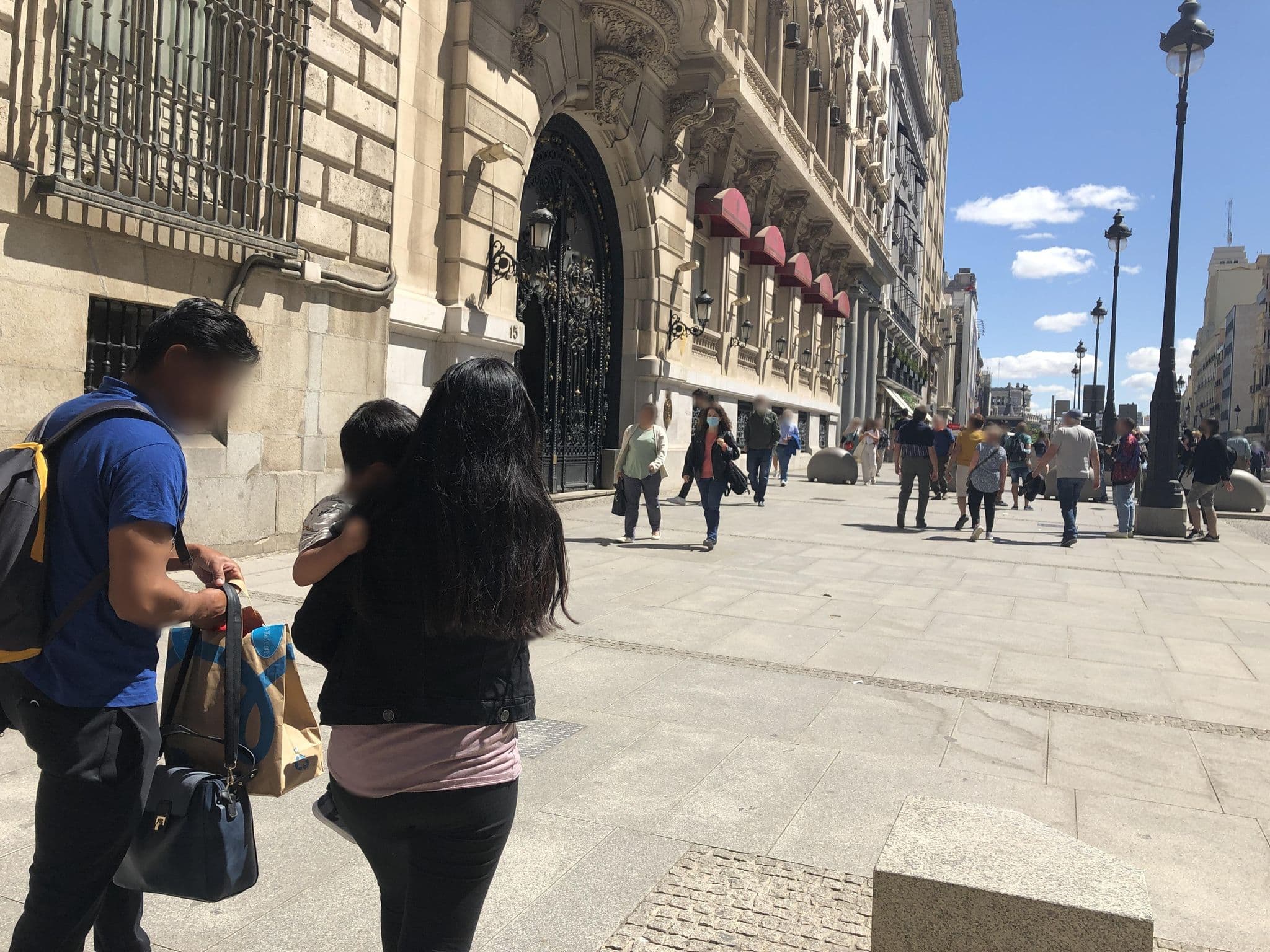 Street view near Pool, Madrid — © Jesusballlesteros (CC BY-SA · Mapillary)