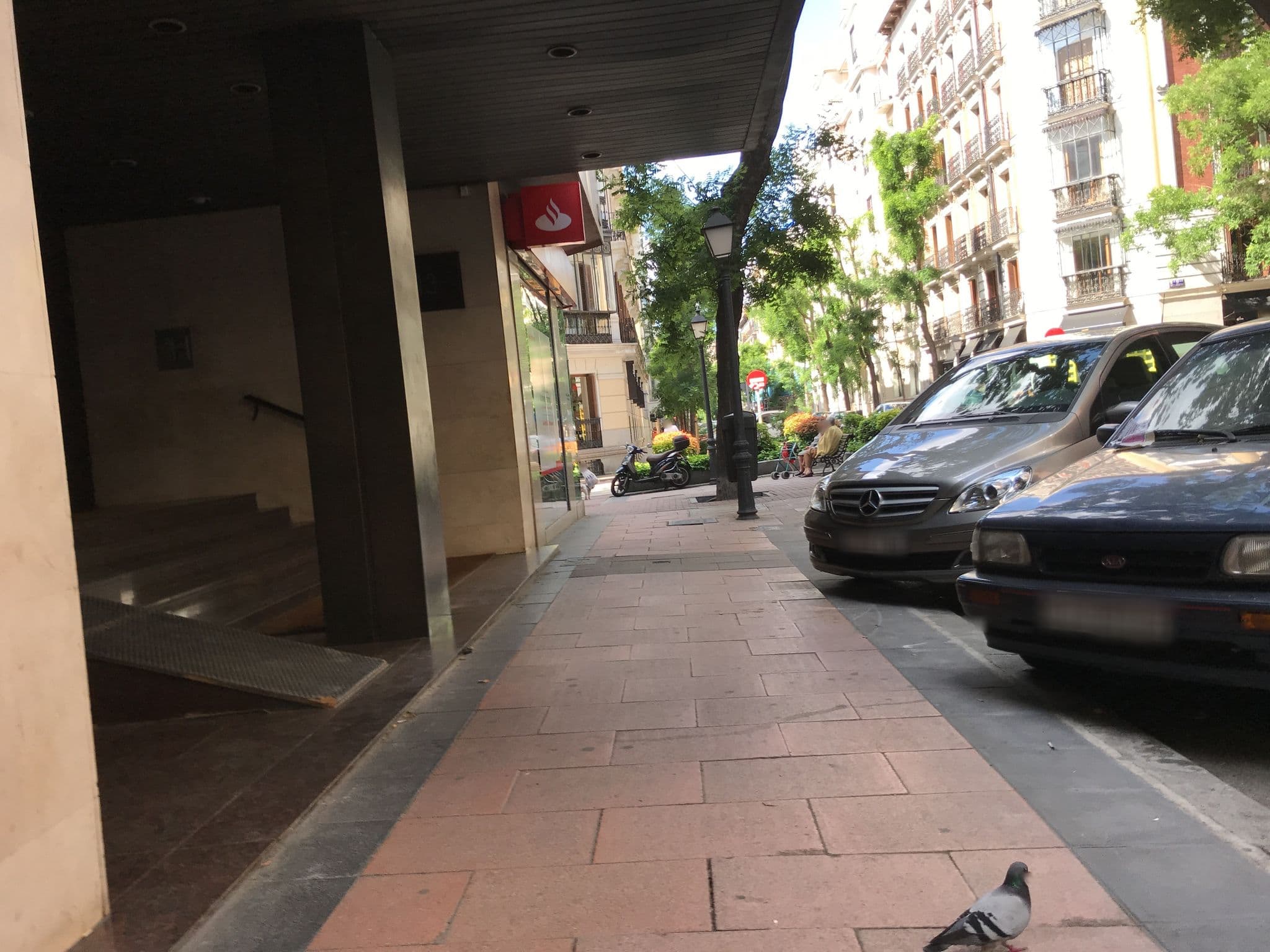 Street view near Services Petroliers Schlumberger, Recoletos — © miguel_andrade (CC BY-SA · Mapillary)