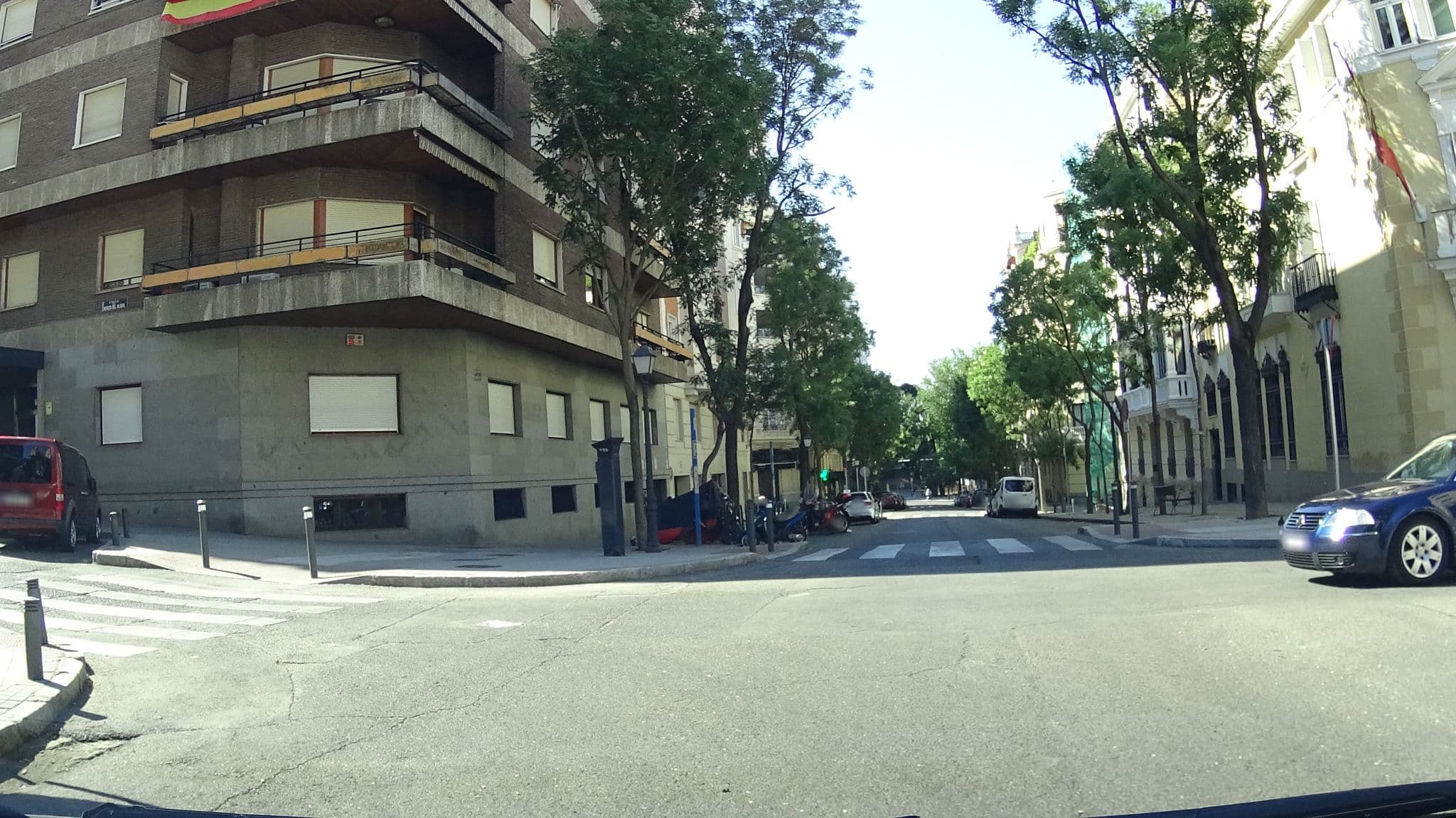 Street view near Apartamentos los Jerónimos, Jerónimos — © robertogeb (CC BY-SA · Mapillary)