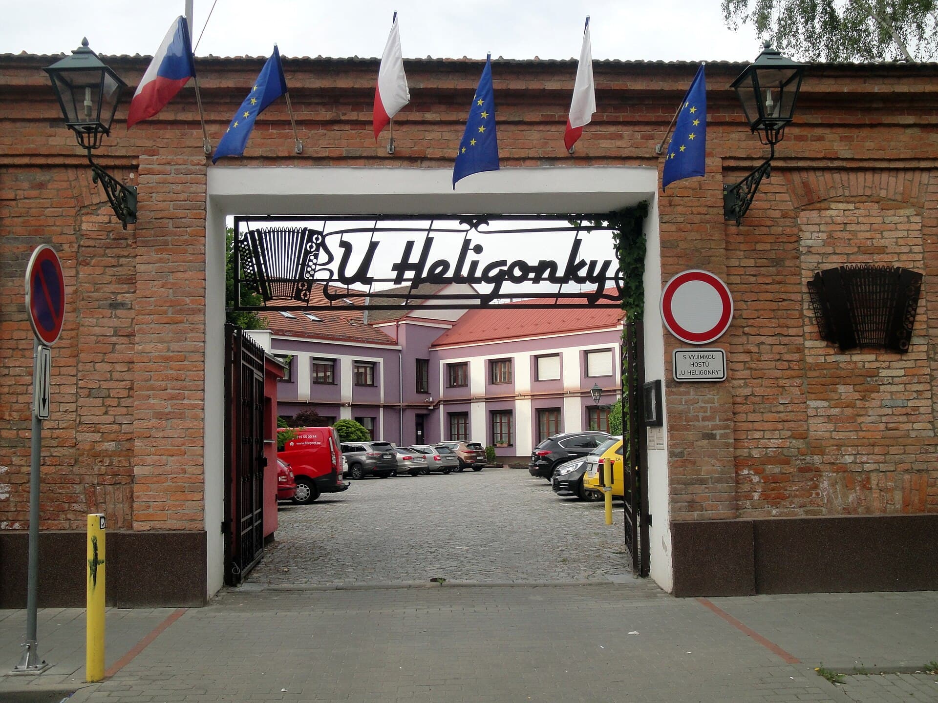 U Heligonky (via Wikimedia Commons, CC BY-SA 4.0)