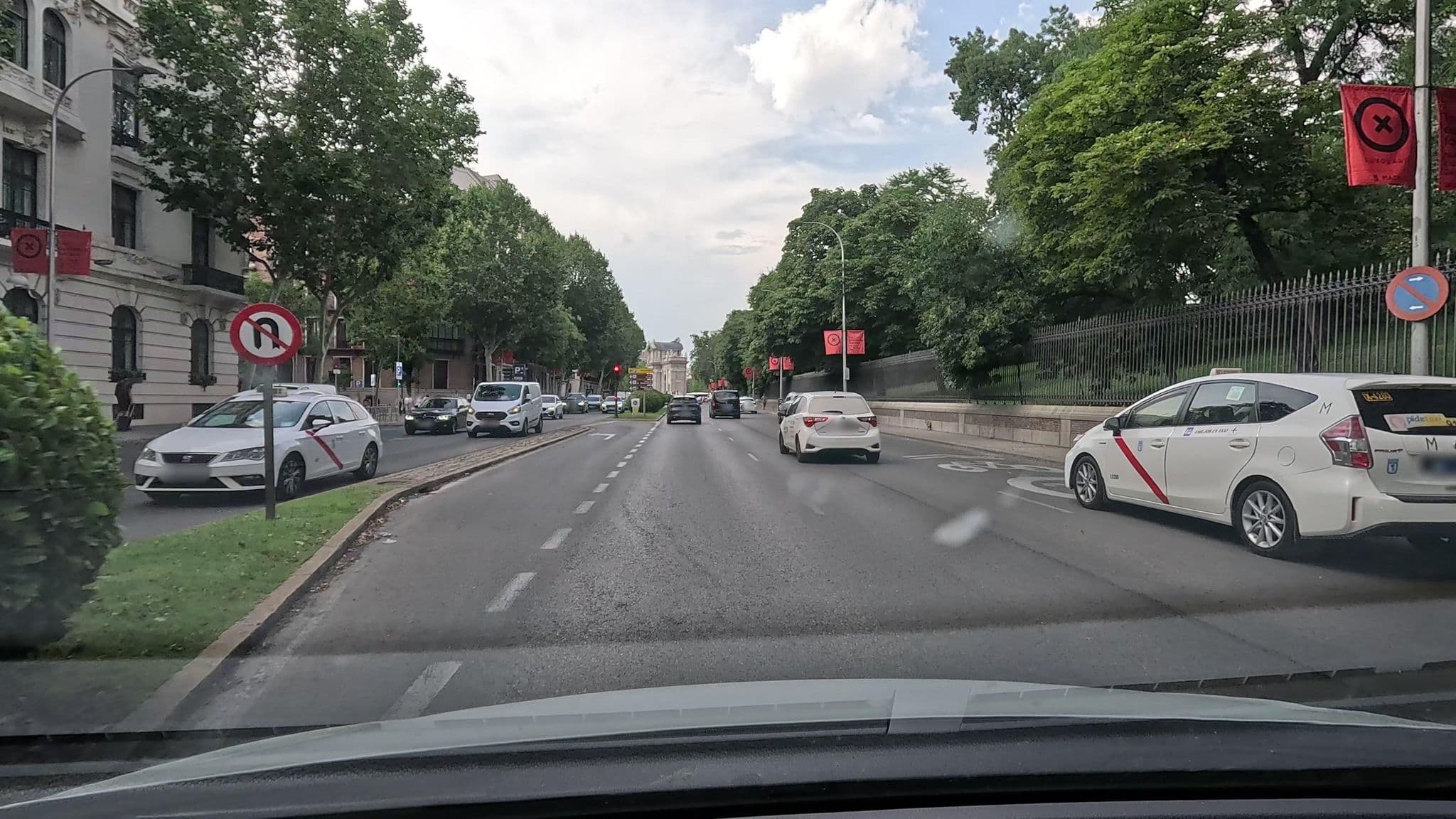 Street view near AC Palacio Del Retiro, Autograph Collection®, Jerónimos — © Ralvar (CC BY-SA · Mapillary)