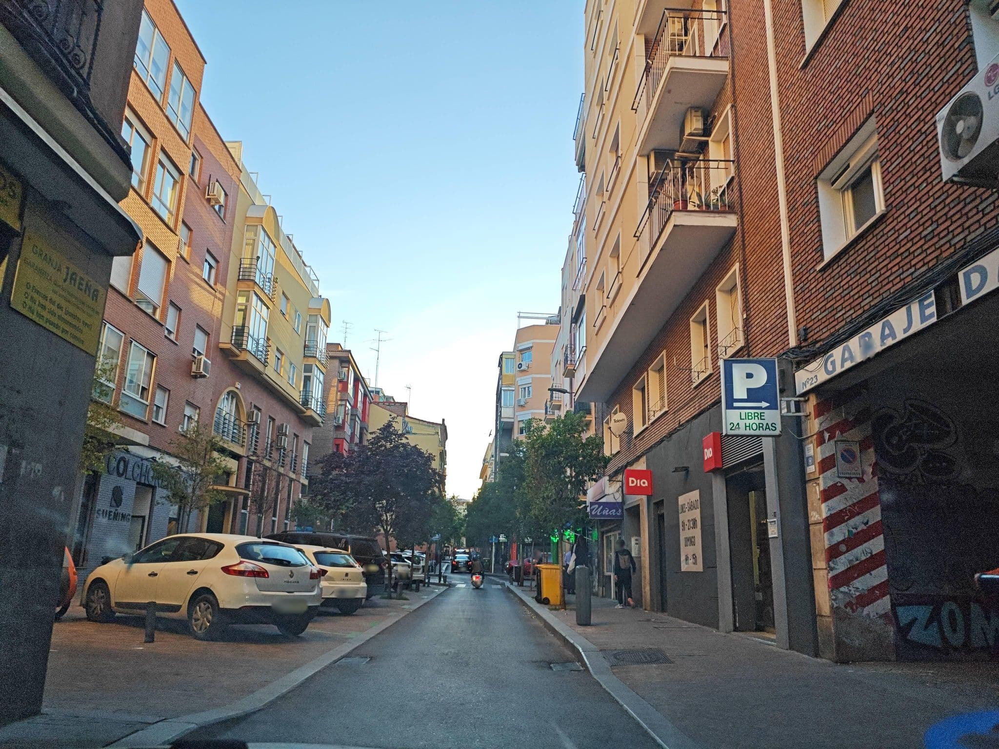 Street view near Apartamentos Cuatro Caminos, Cuatro Caminos — © polkillas (CC BY-SA · Mapillary)