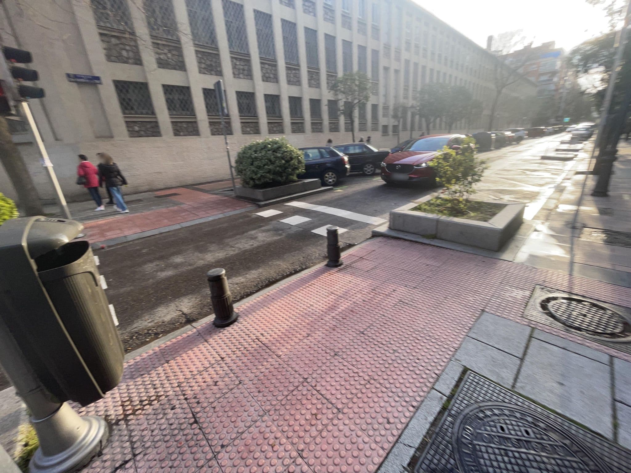 Street view near Apartamentos Ramón de la Cruz, Salamanca — © seraq (CC BY-SA · Mapillary)