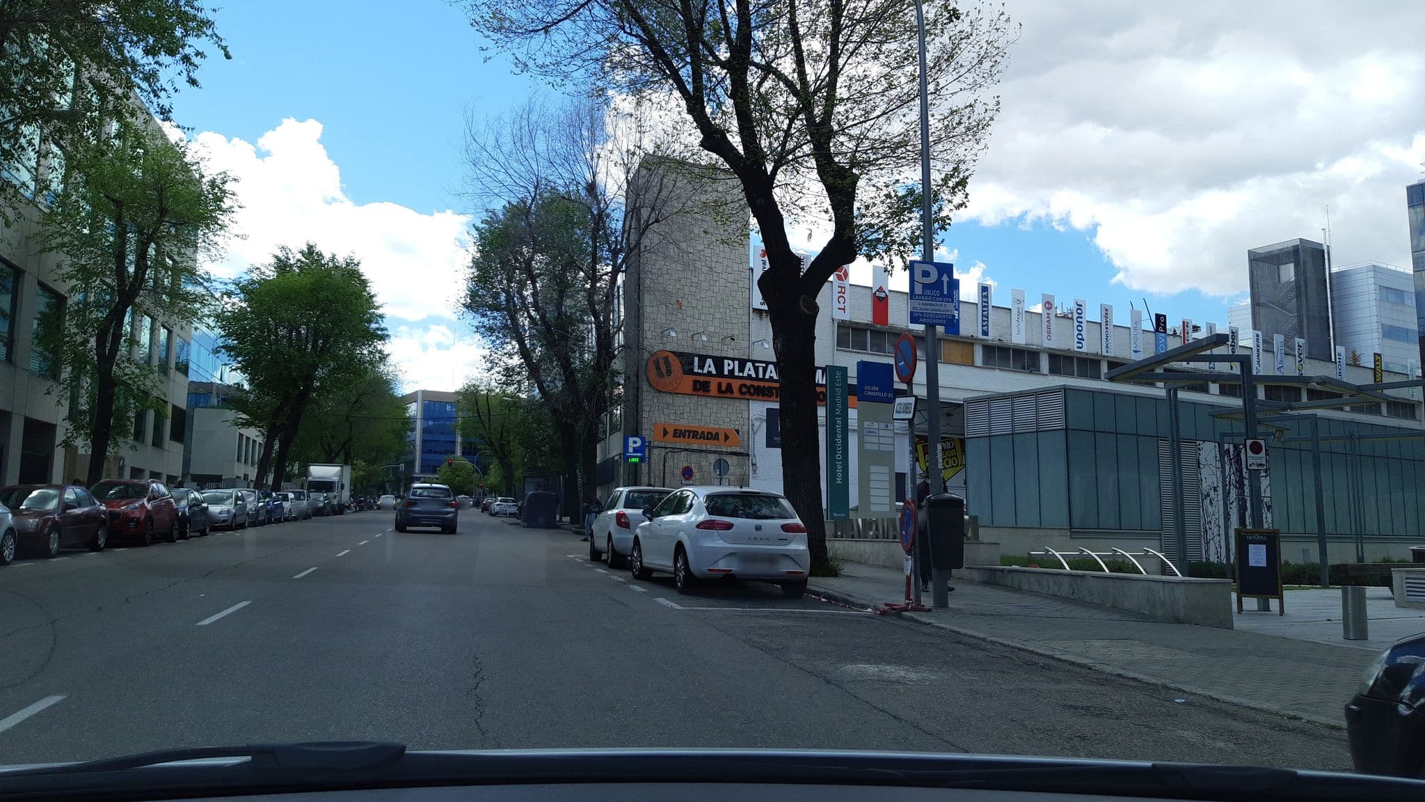 Street view near Occidental Madrid Este, Simancas — © pequetransistor (CC BY-SA · Mapillary)