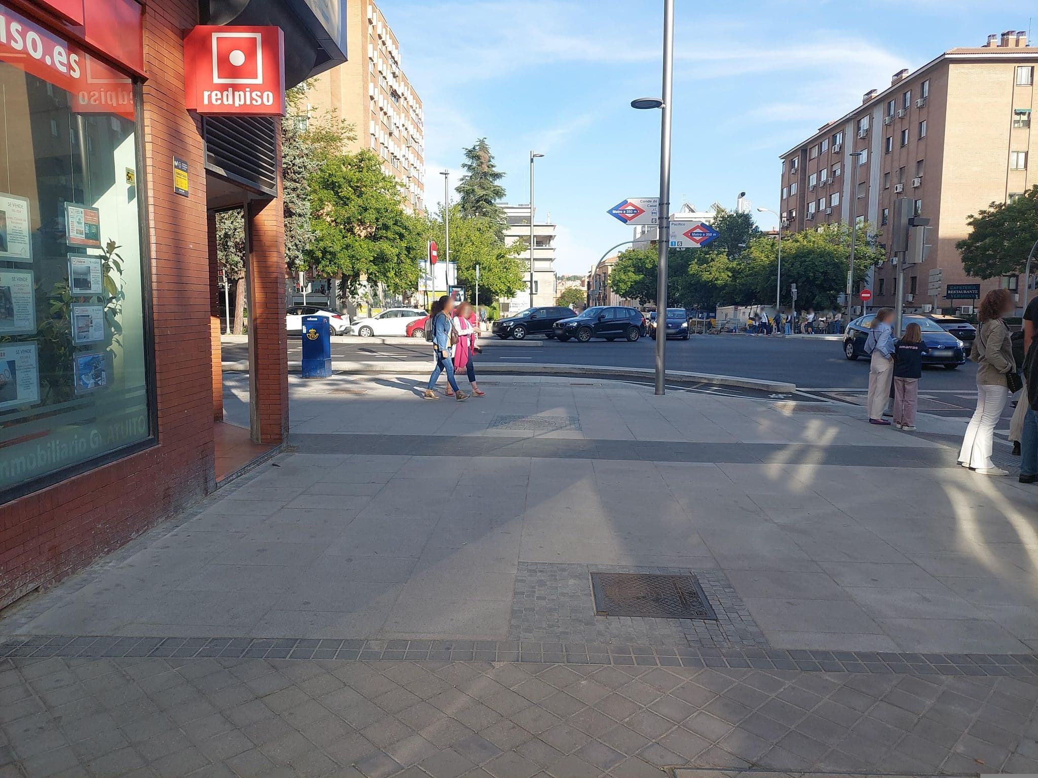 Street view near Doctor Esquerdo, 148, Adelfas — © Albergarri788 (CC BY-SA · Mapillary)