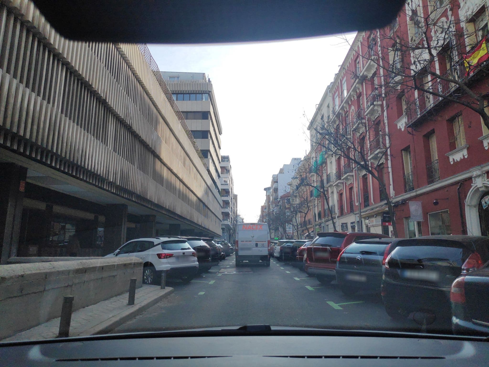 Street view near Calle del Gral Oraá, 40, Castellana — © polkillas (CC BY-SA · Mapillary)