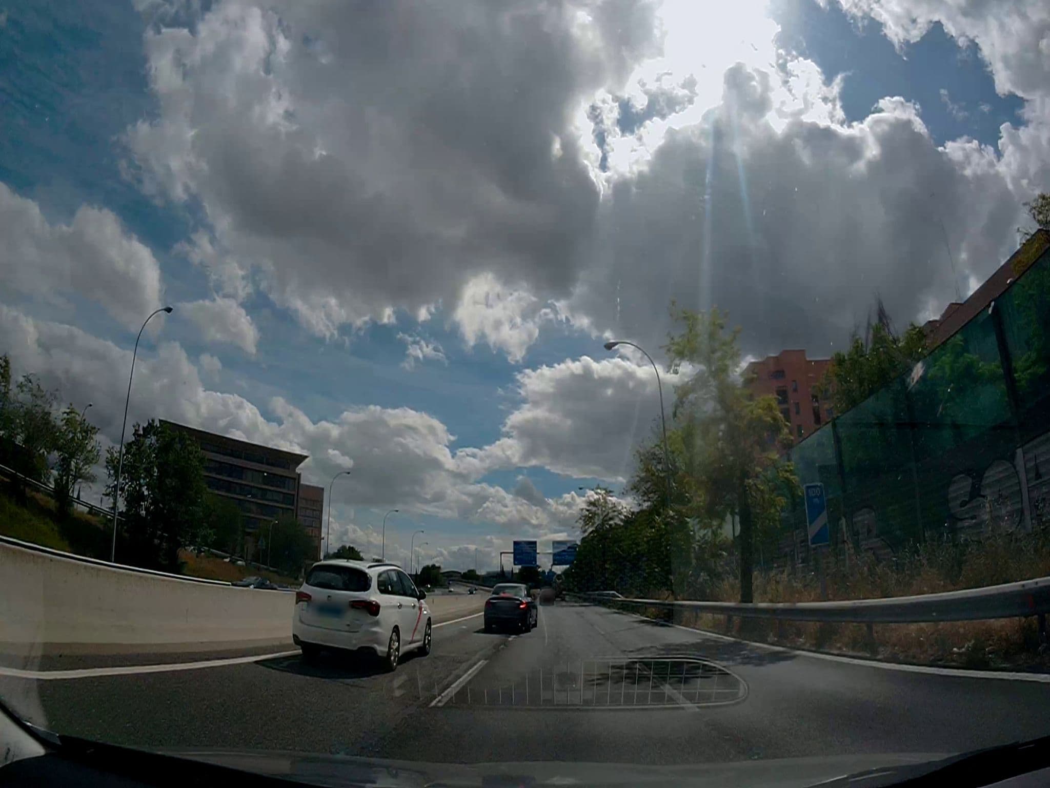 Street view near Kris Cazadora, Alameda de Osuna — © adrigrillo (CC BY-SA · Mapillary)