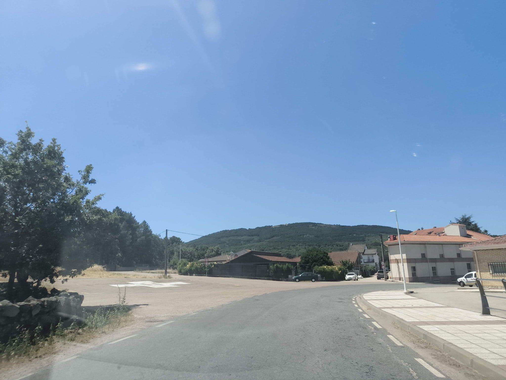 Street view near Residencial la Mata, Linares de Riofrío — © sanchi (CC BY-SA · Mapillary)