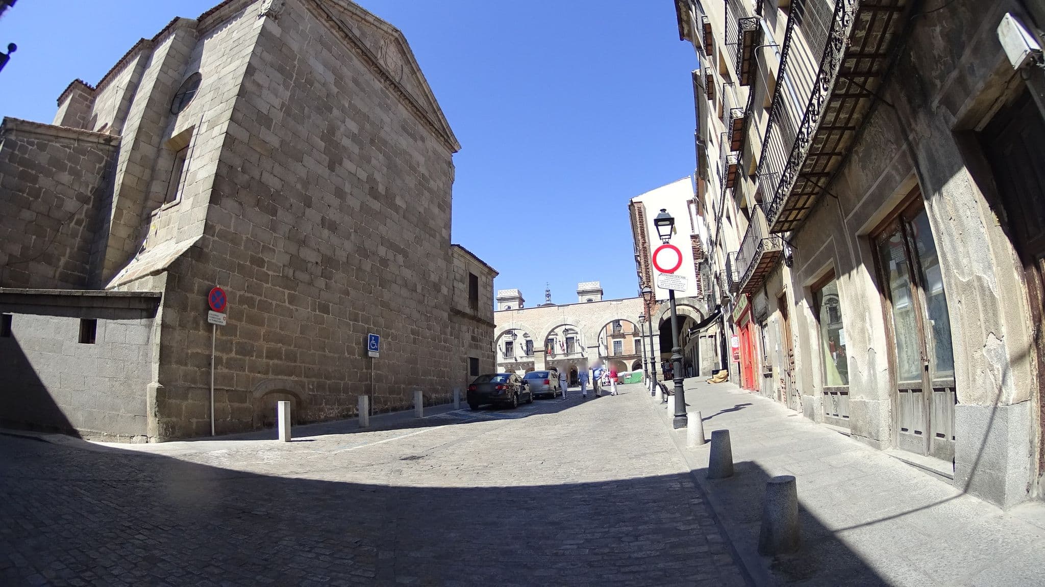 Street view near BELLAS, Ávila — © robertogeb (CC BY-SA · Mapillary)