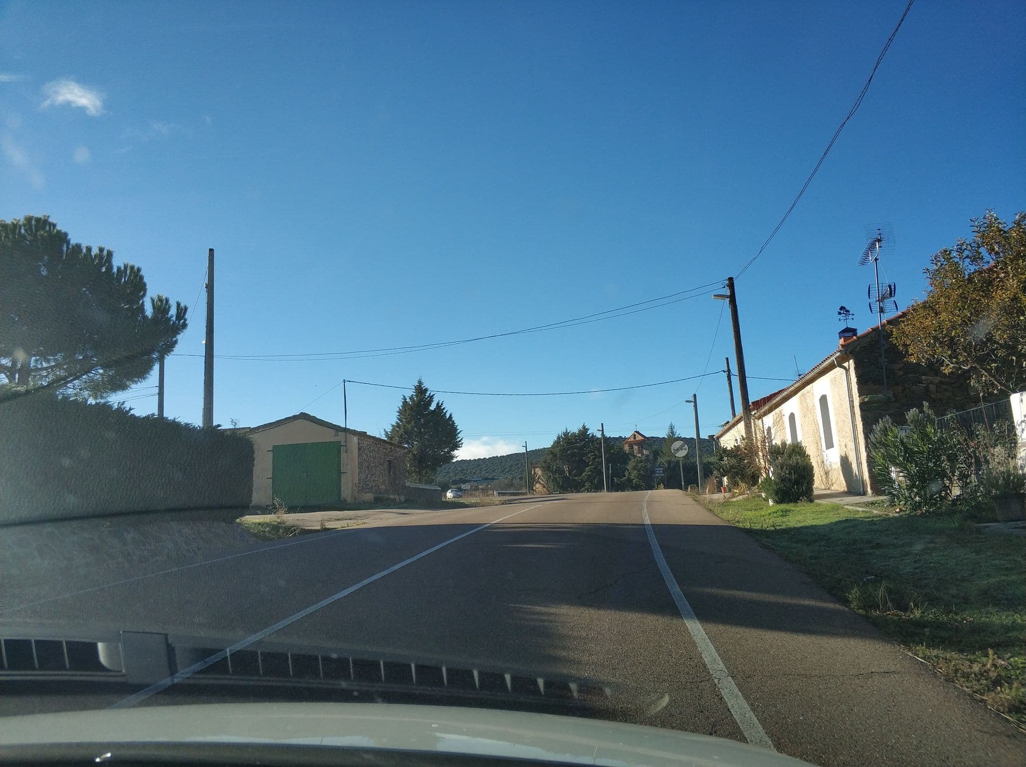 Street view near Casa Rural Salamarcha, Linares de Riofrío — © sanchi (CC BY-SA · Mapillary)