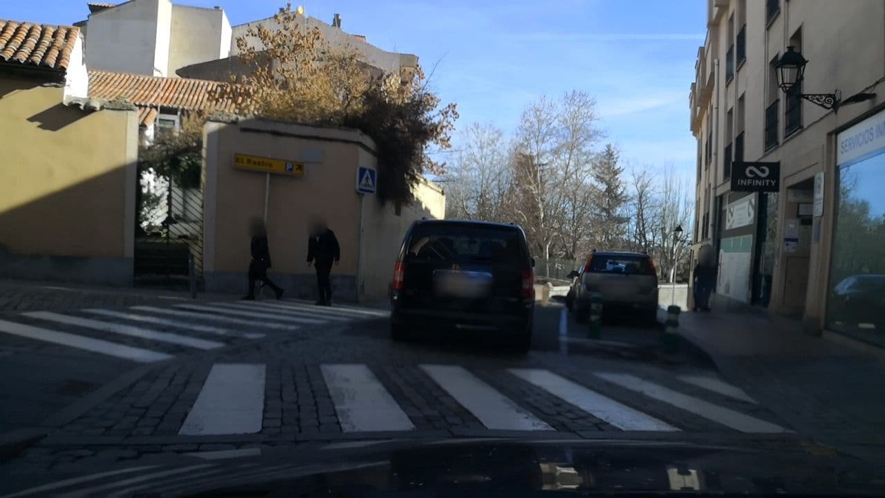 Street view near Avila Flats Soterraña Plaza del Ejercito, Ávila — © sanjorgepinho (CC BY-SA · Mapillary)
