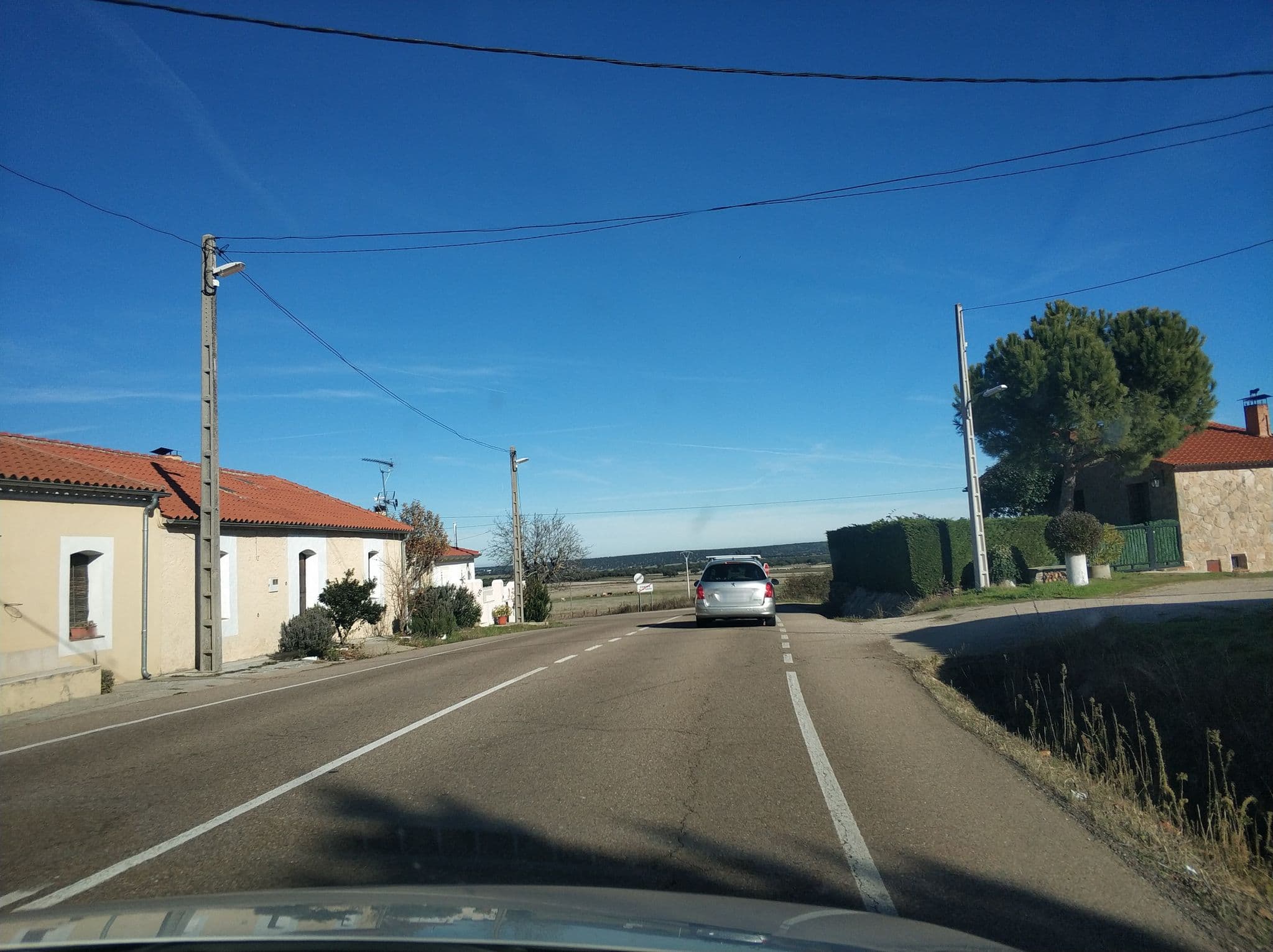 Street view near Casa Rural El Rincon Del Charro, Linares de Riofrío — © sanchi (CC BY-SA · Mapillary)