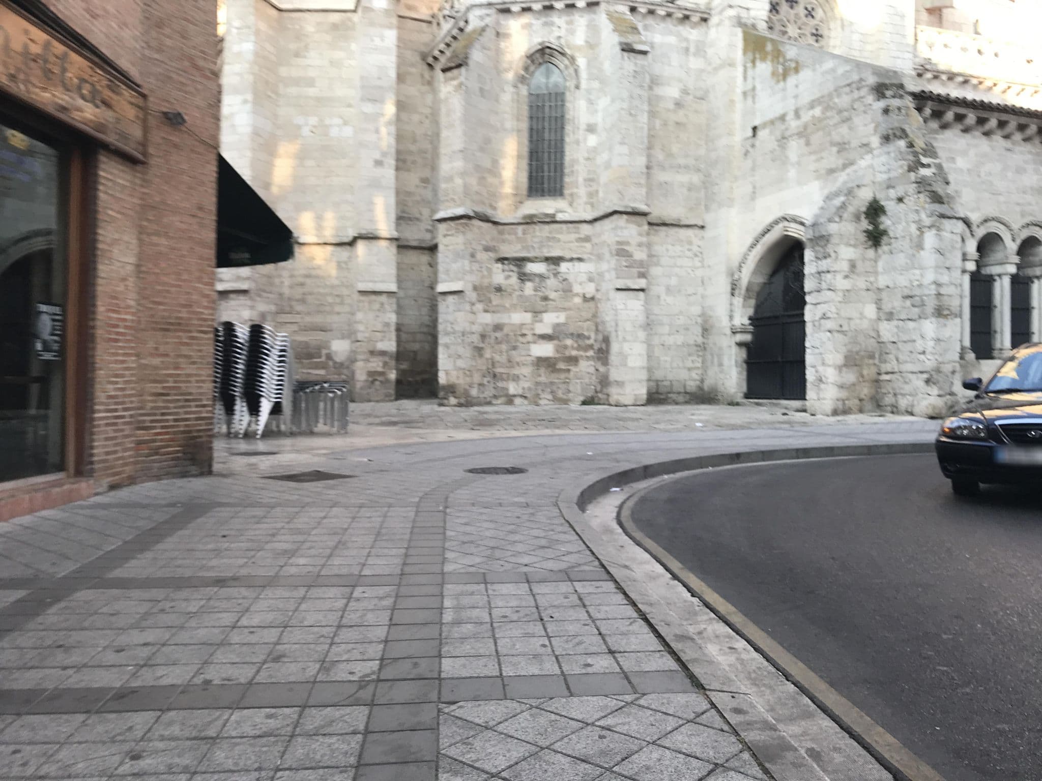 Street view near Hotel Nexus, Valladolid — © miguel_andrade (CC BY-SA · Mapillary)