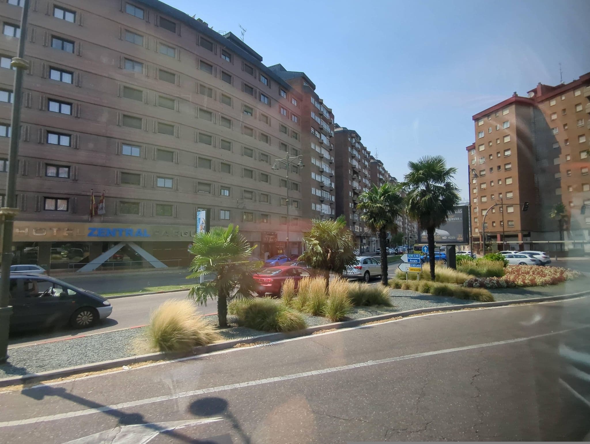 Street view near Hotel Parque, Valladolid — © miguel_andrade (CC BY-SA · Mapillary)