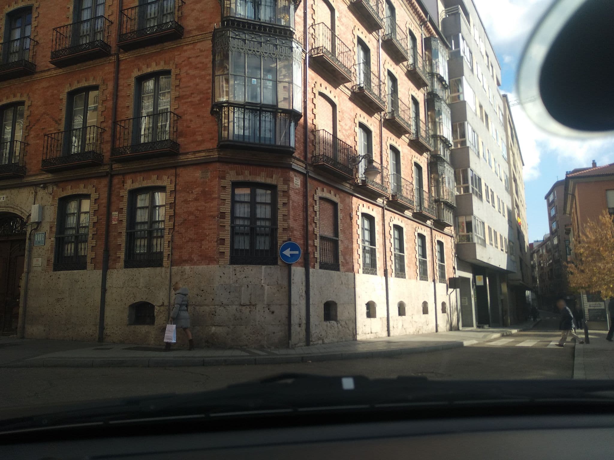 Street view near Hostel Los Arces, Valladolid — © garber (CC BY-SA · Mapillary)