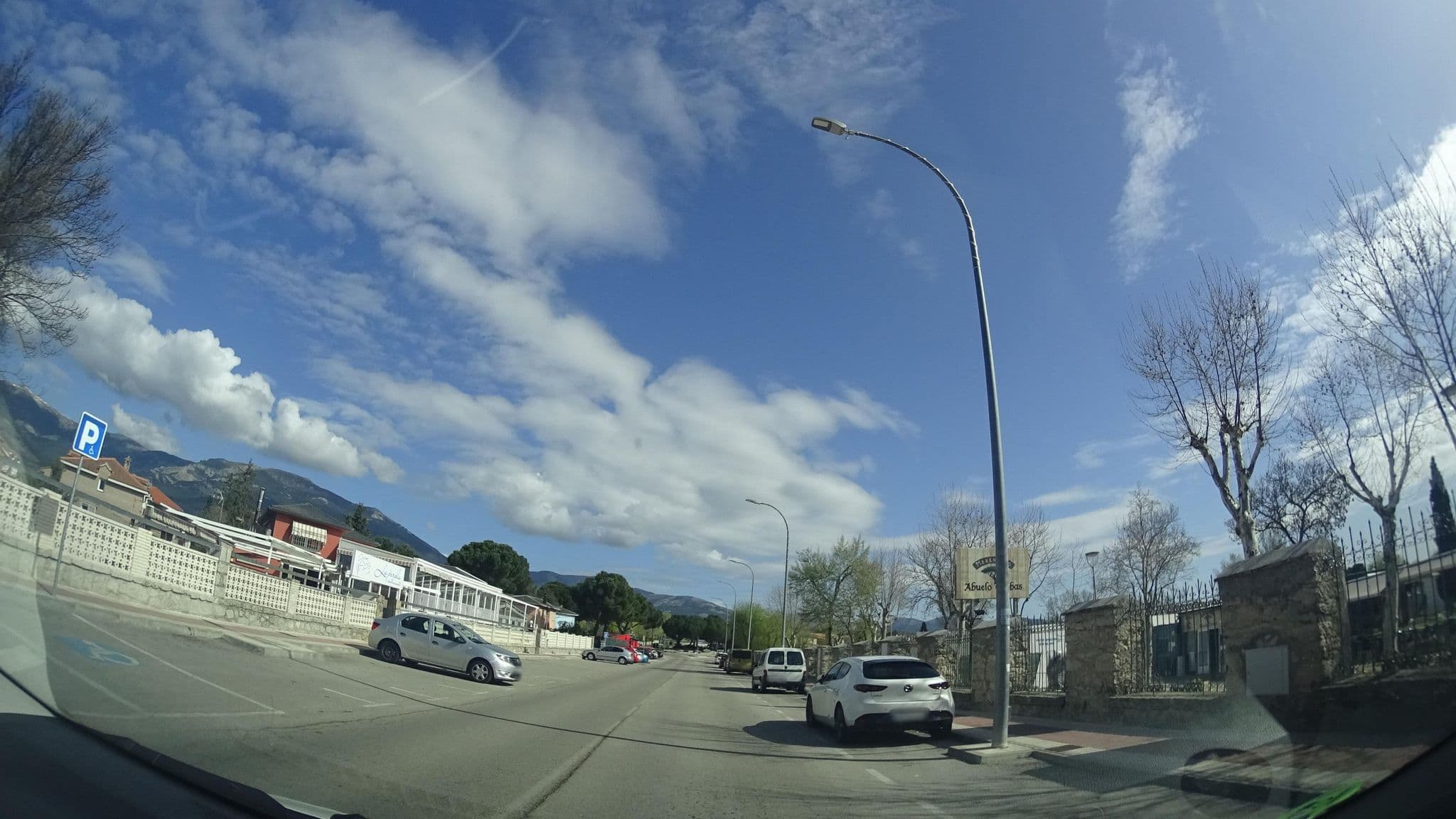Street view near CAT (Centro de Arte y Turismo), Soto del Real — © robertogeb (CC BY-SA · Mapillary)