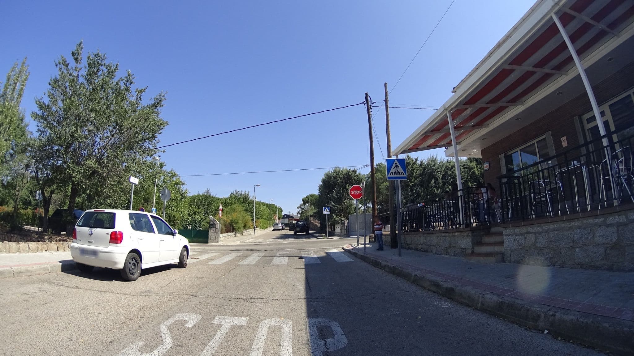 Street view near Hostal Yusta, Colmenarejo — © robertogeb (CC BY-SA · Mapillary)