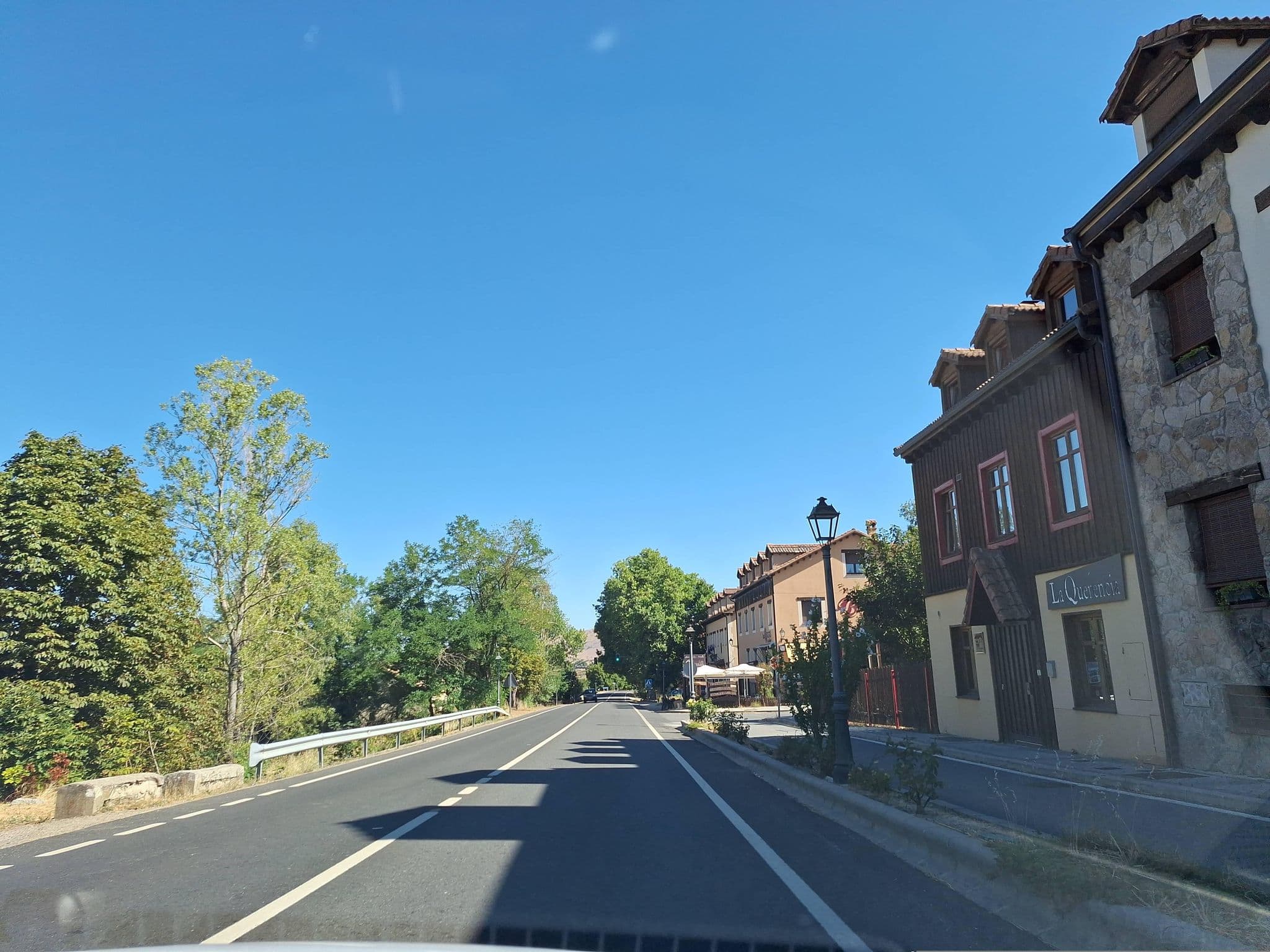Street view near Casa de Navalhorno Valsain, San Ildefonso — © Albergarri788 (CC BY-SA · Mapillary)
