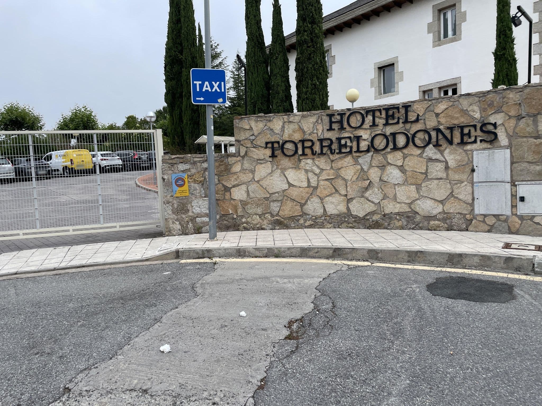 Street view near Hotel Torrelodones, Torrelodones — © seraq (CC BY-SA · Mapillary)