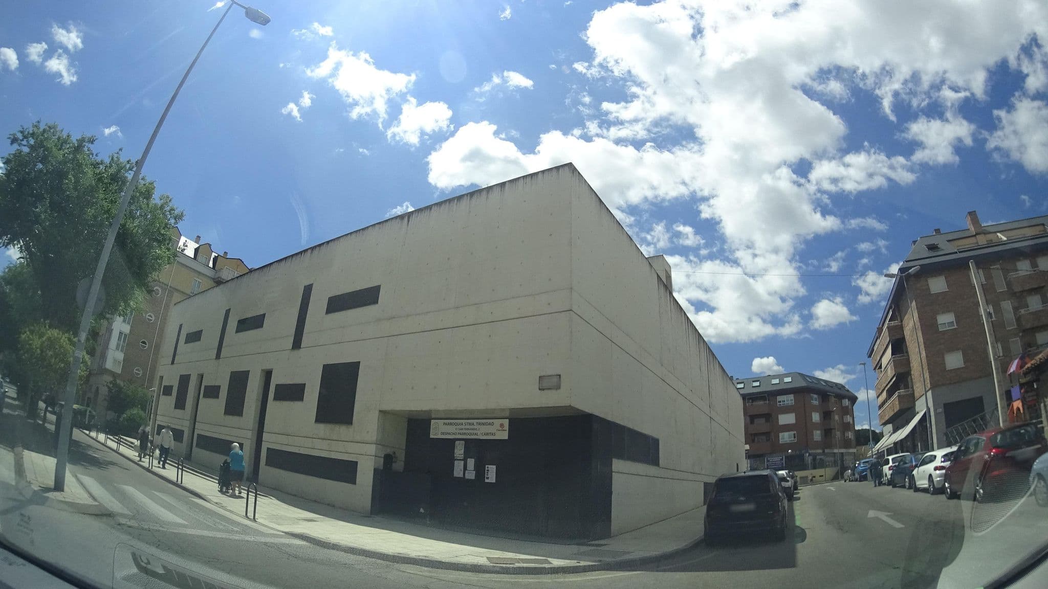 Street view near El Apartahotel, Collado-Villalba — © robertogeb (CC BY-SA · Mapillary)