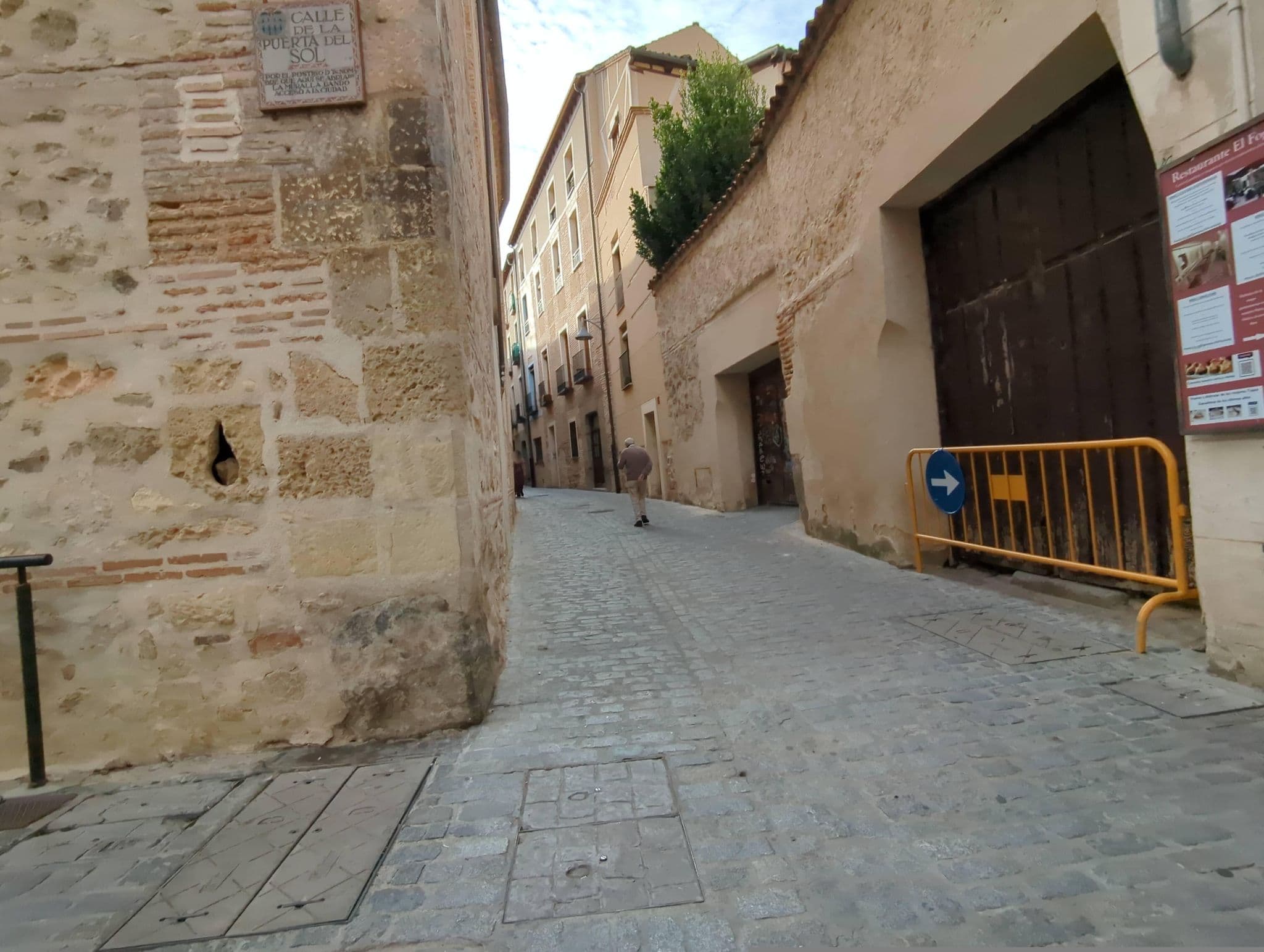 Street view near Gestion y Calidad Turistica Ciudad de Segovia, Segovia — © miguel_andrade (CC BY-SA · Mapillary)