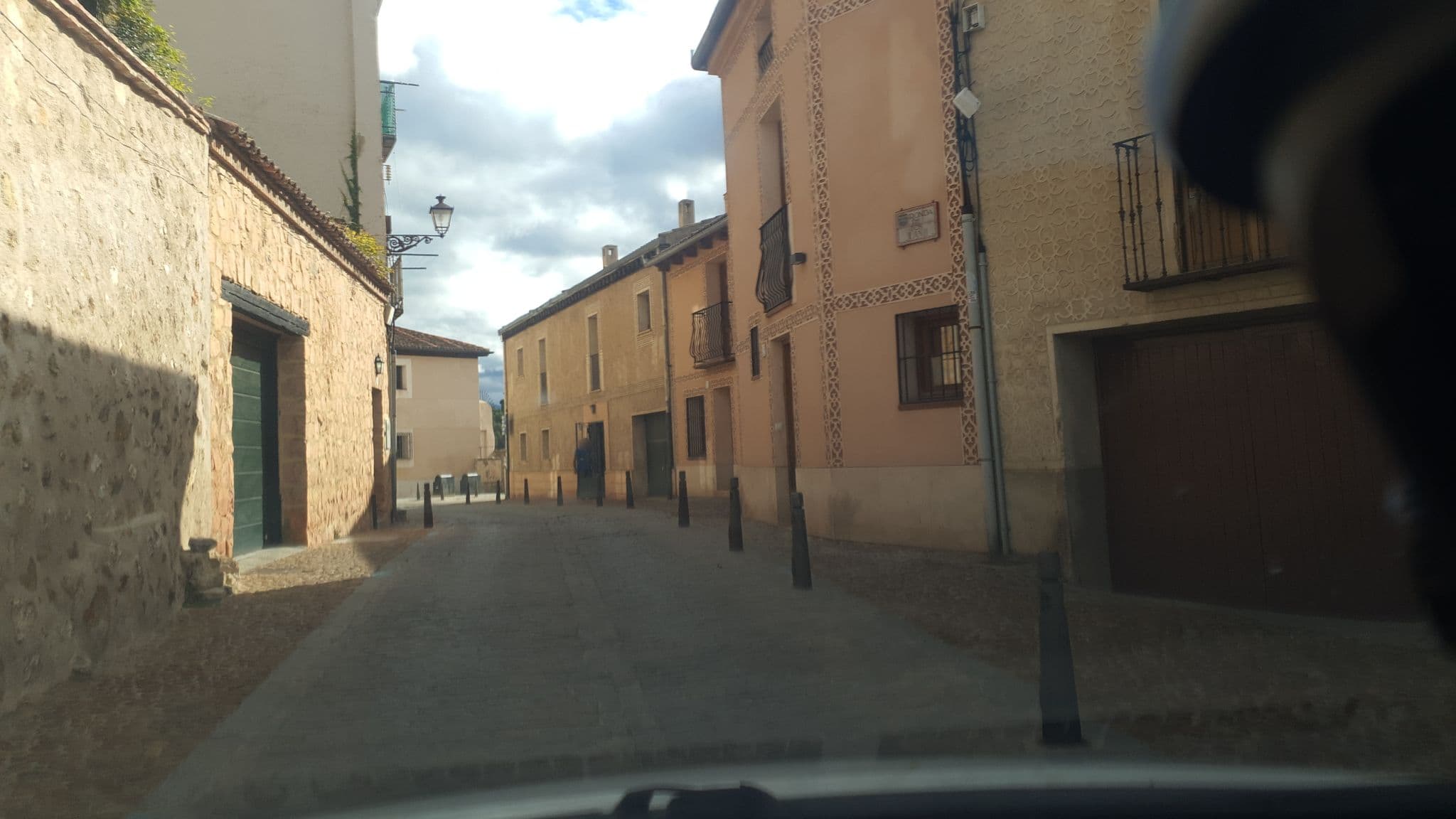 Street view near Villa Don Juan II, Segovia — © nyk0la3 (CC BY-SA · Mapillary)